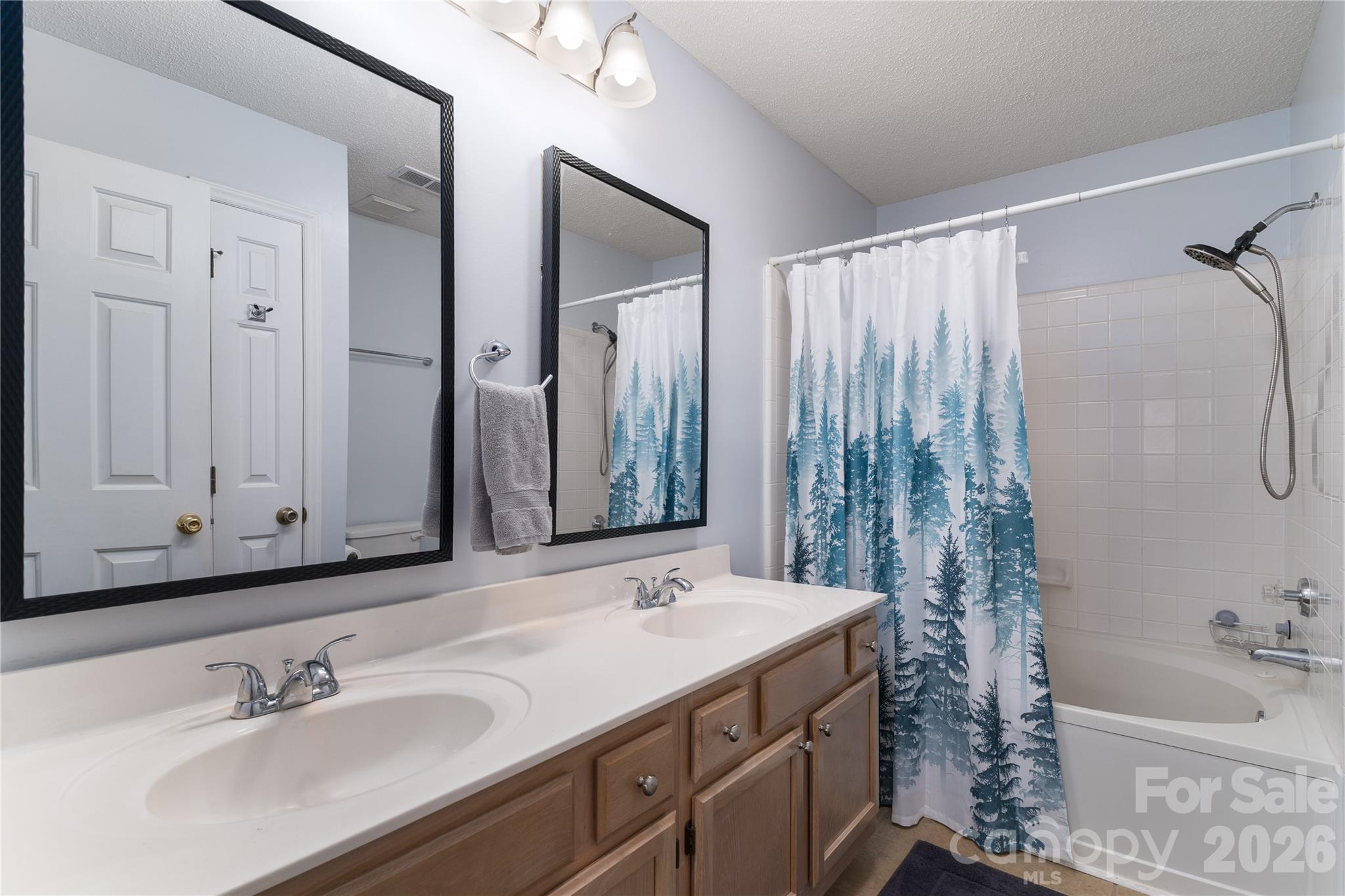Condominium at 17919 Kings Point Drive, Cornelius, photo 23 of 39