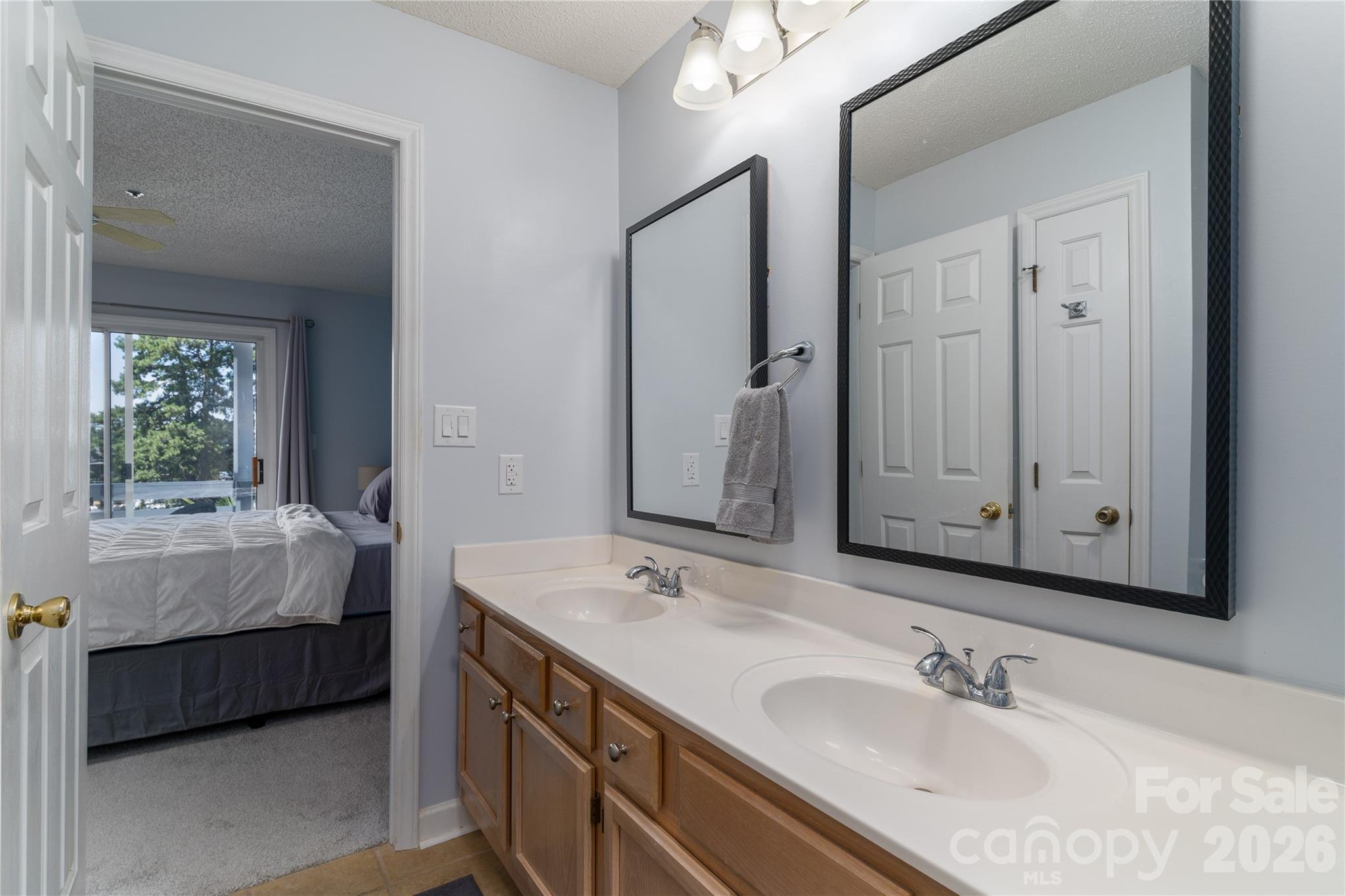 Condominium at 17919 Kings Point Drive, Cornelius, photo 24 of 39