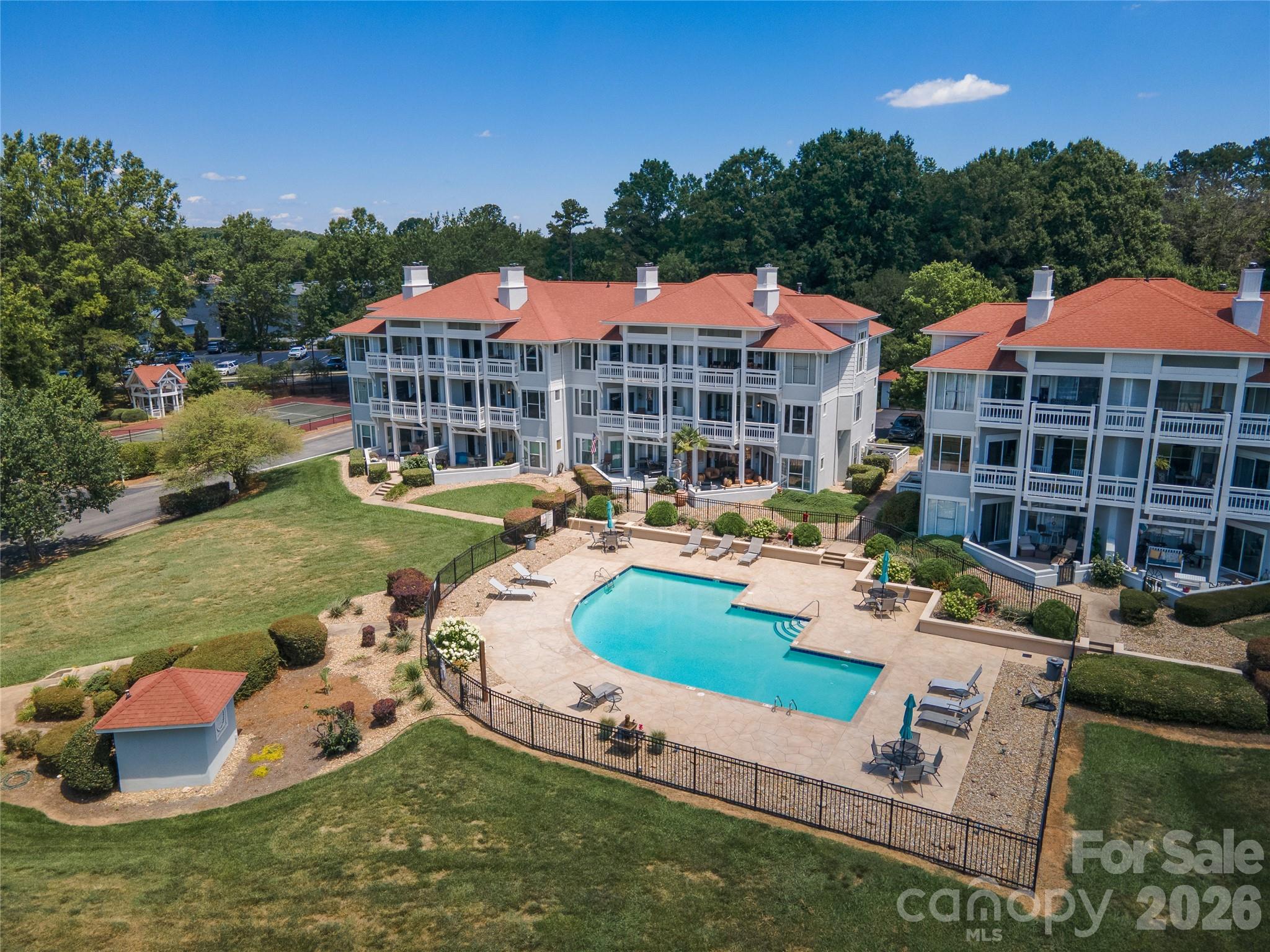 Condominium at 17919 Kings Point Drive, Cornelius, photo 33 of 39