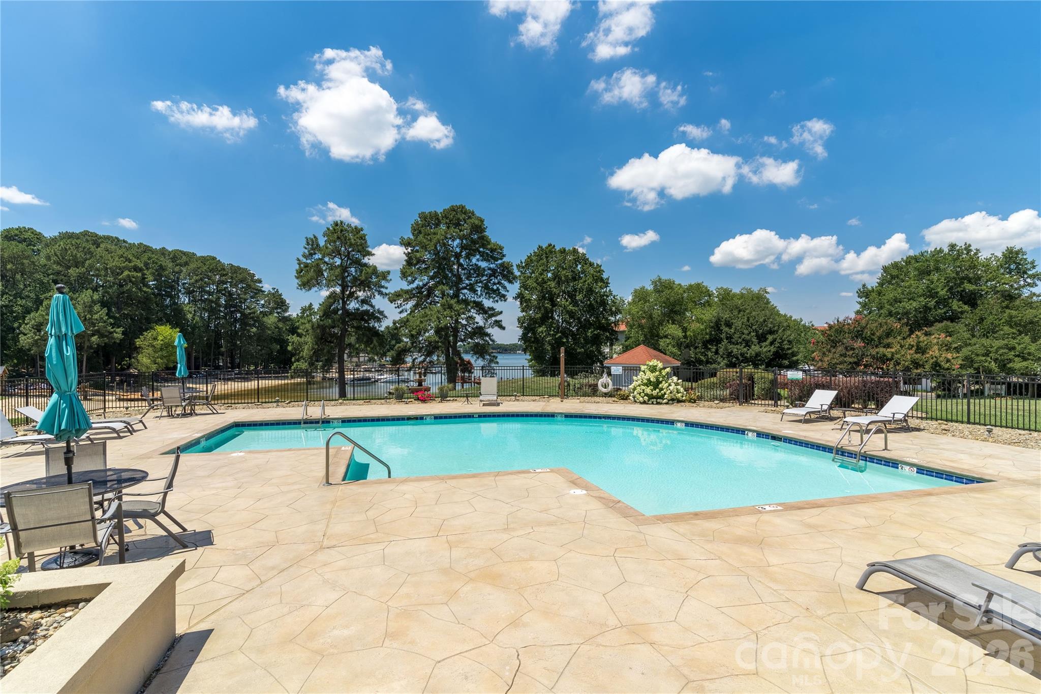 Condominium at 17919 Kings Point Drive, Cornelius, photo 34 of 39