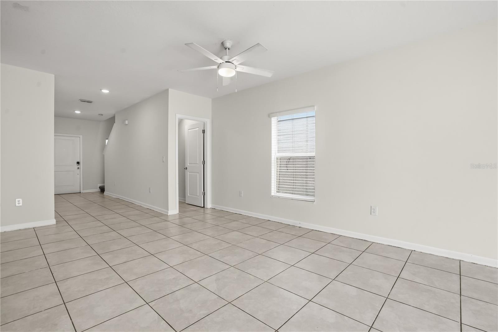 Single Family Residence at 1721 WHITE WATER CT, DAVENPORT, photo 3 of 40