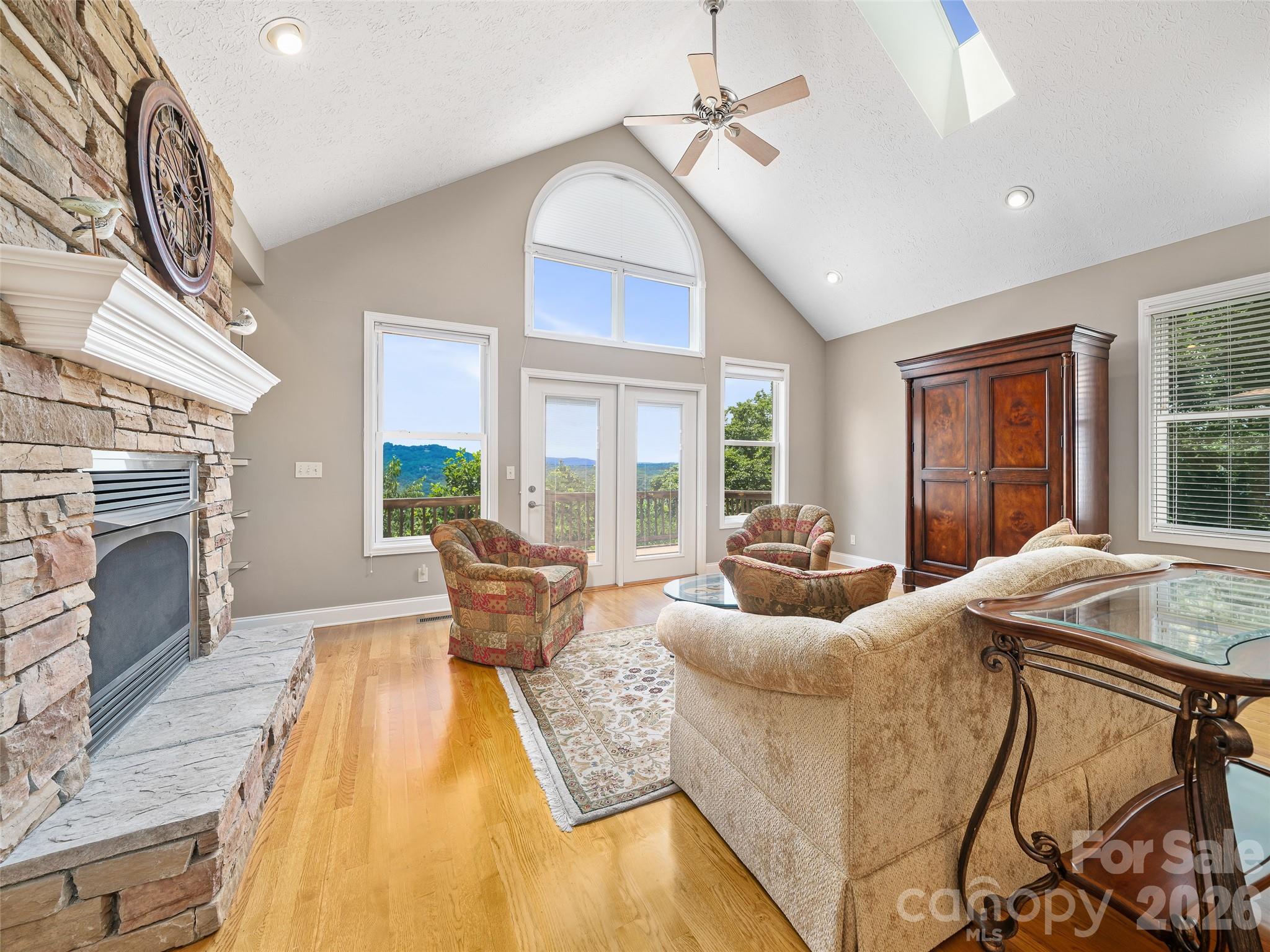 Single Family Residence at 67 Ashefield Court, Hendersonville, photo 2 of 39