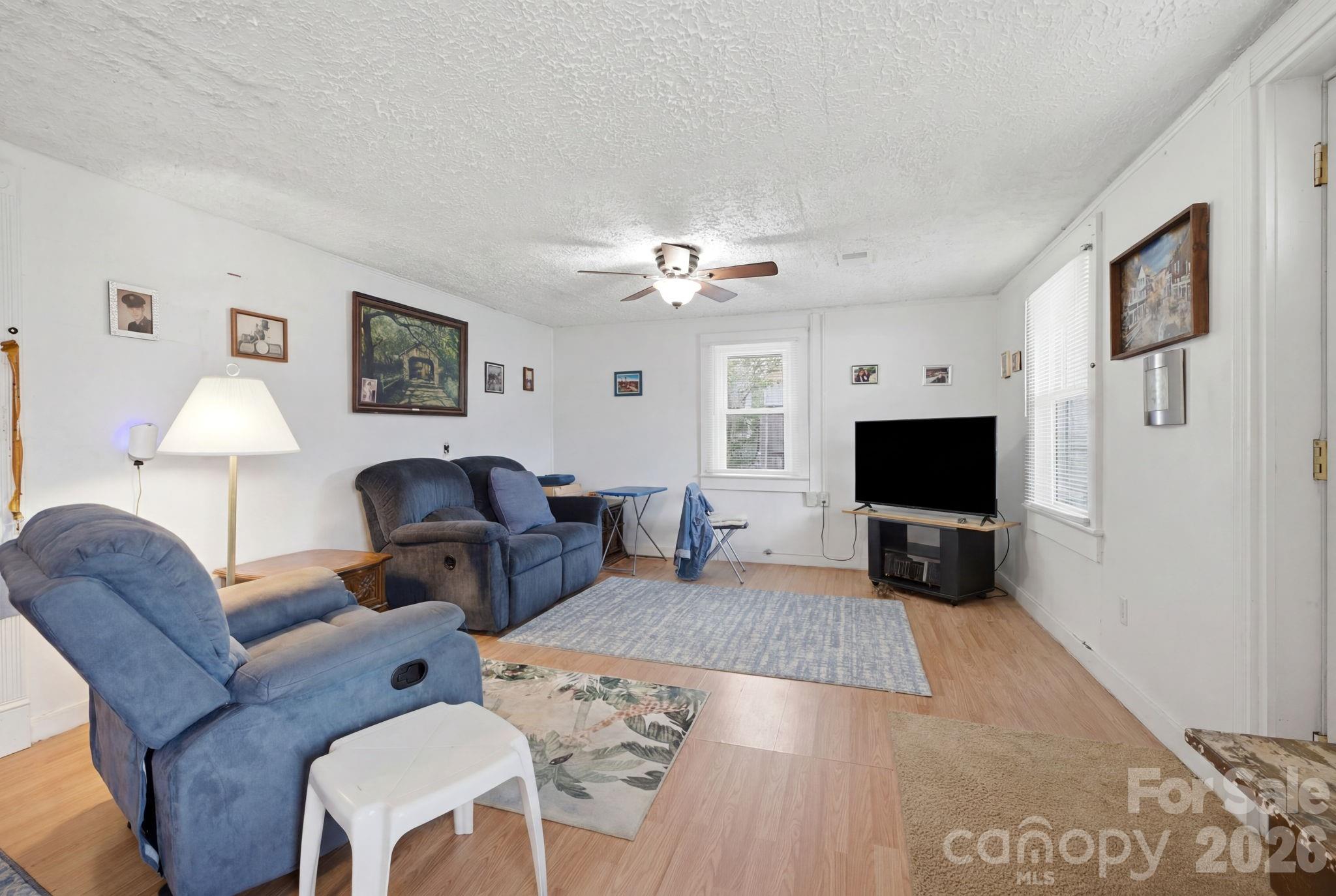 Single Family Residence at 3948 Main Avenue Drive NW, Hickory, photo 2 of 37