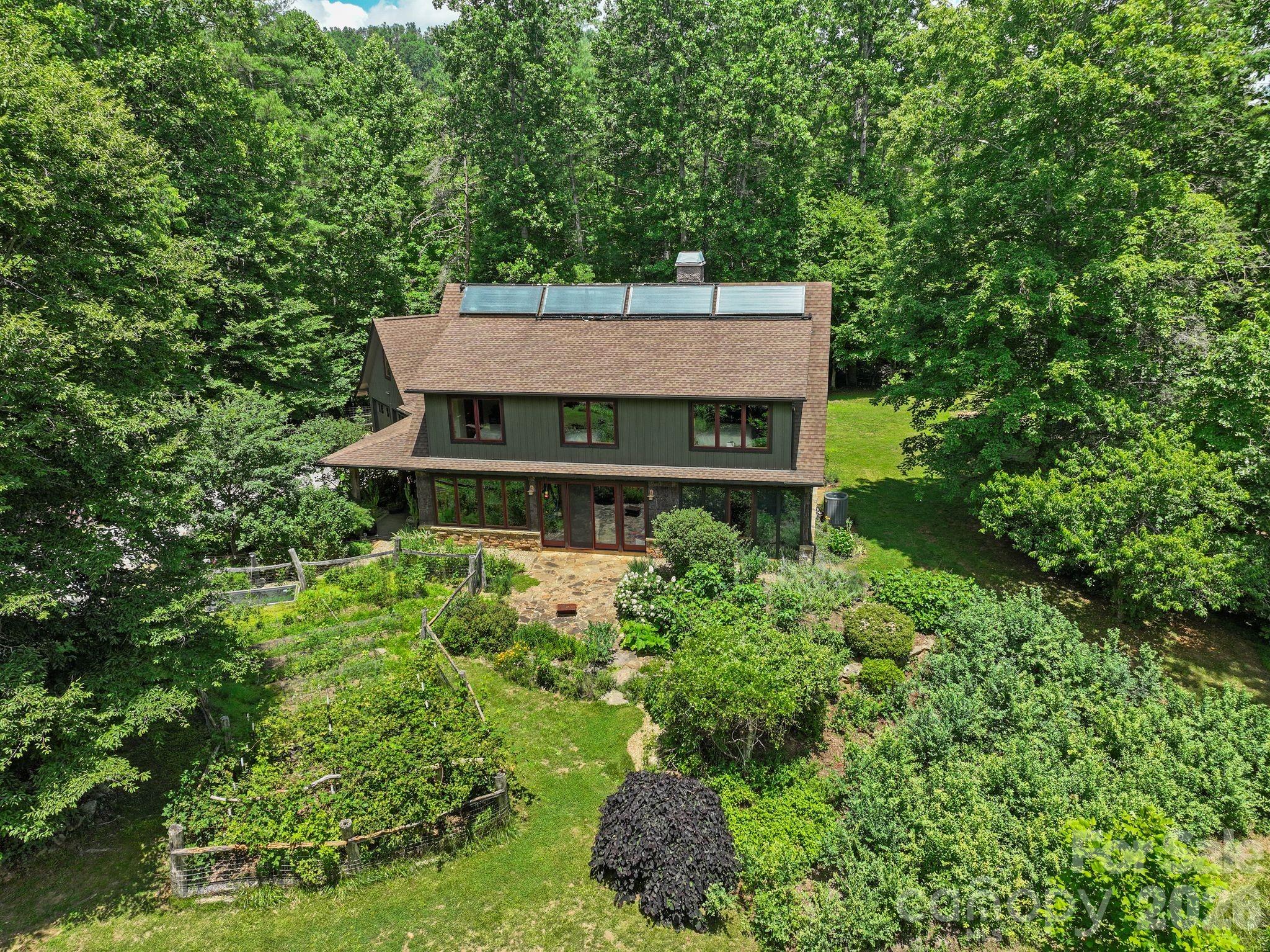 mature landscaping - 24 Merriwood Trail, Arden