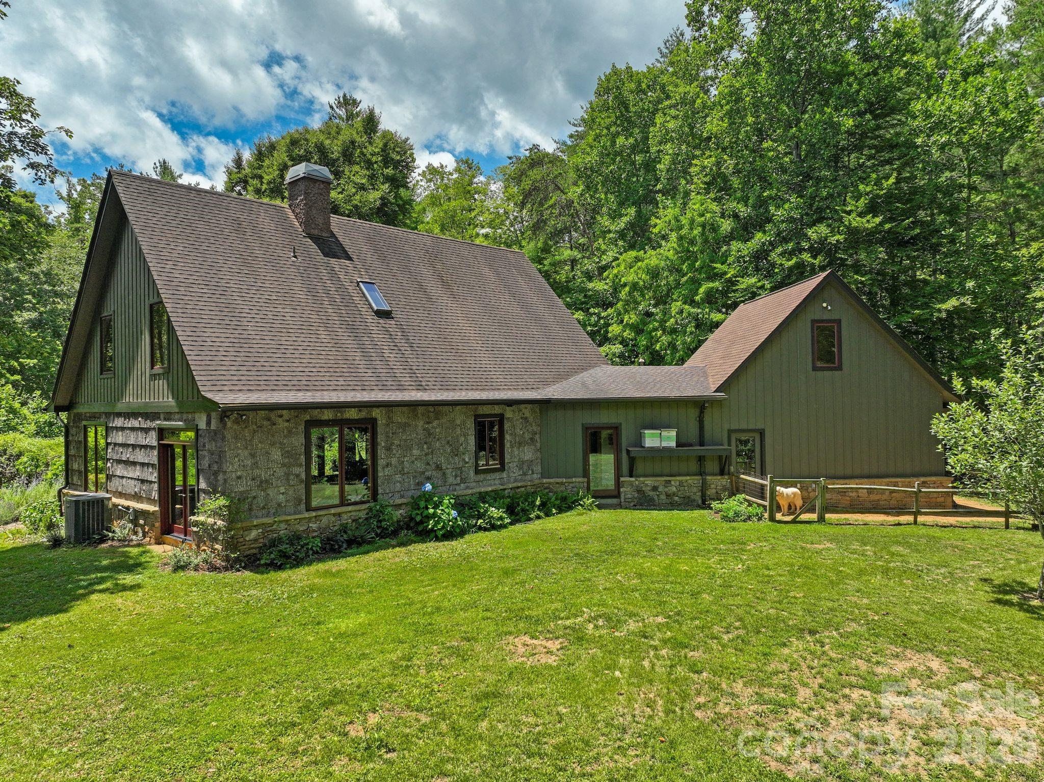 level rear yard ready for fun - 24 Merriwood Trail, Arden