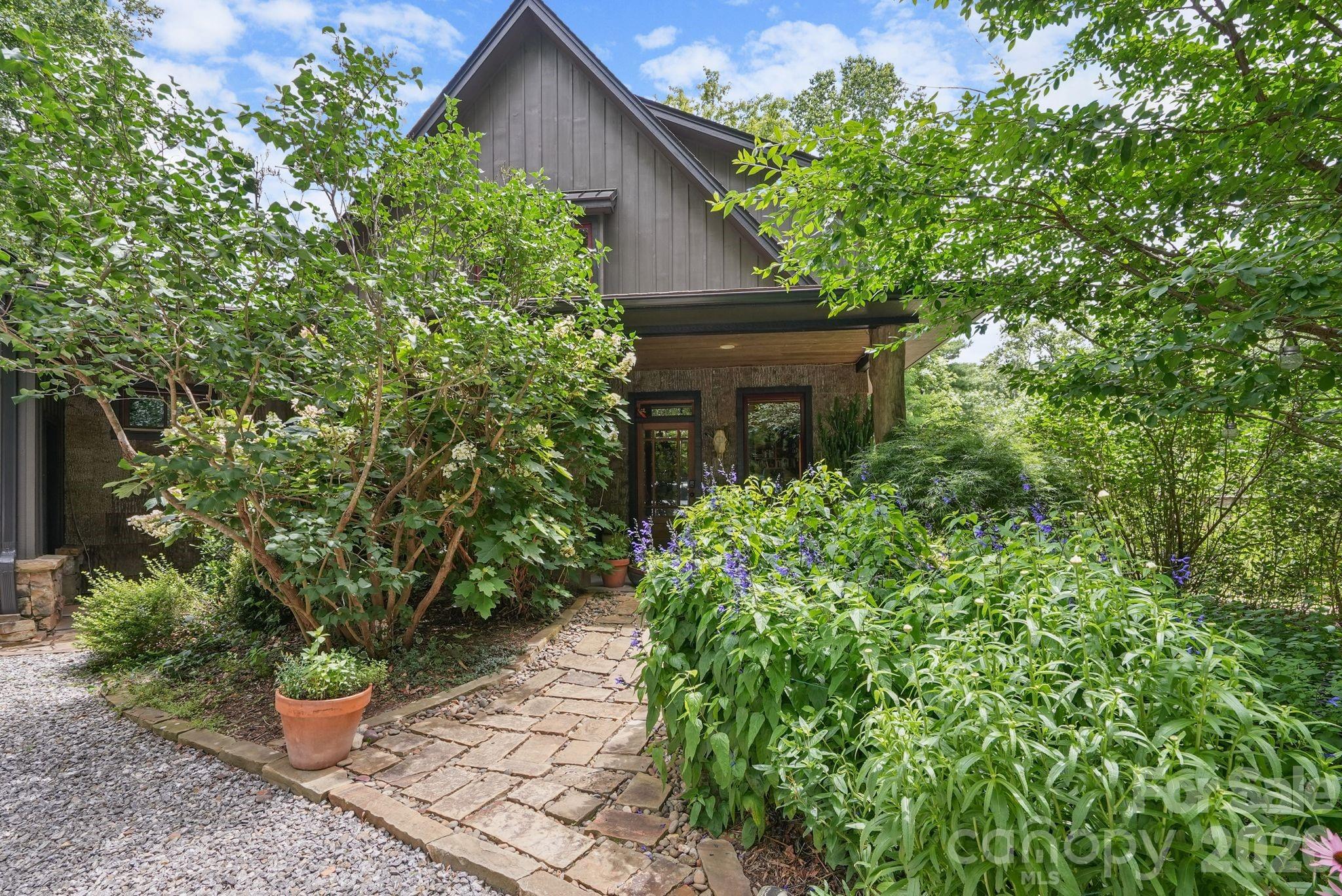 welcome home - 24 Merriwood Trail, Arden