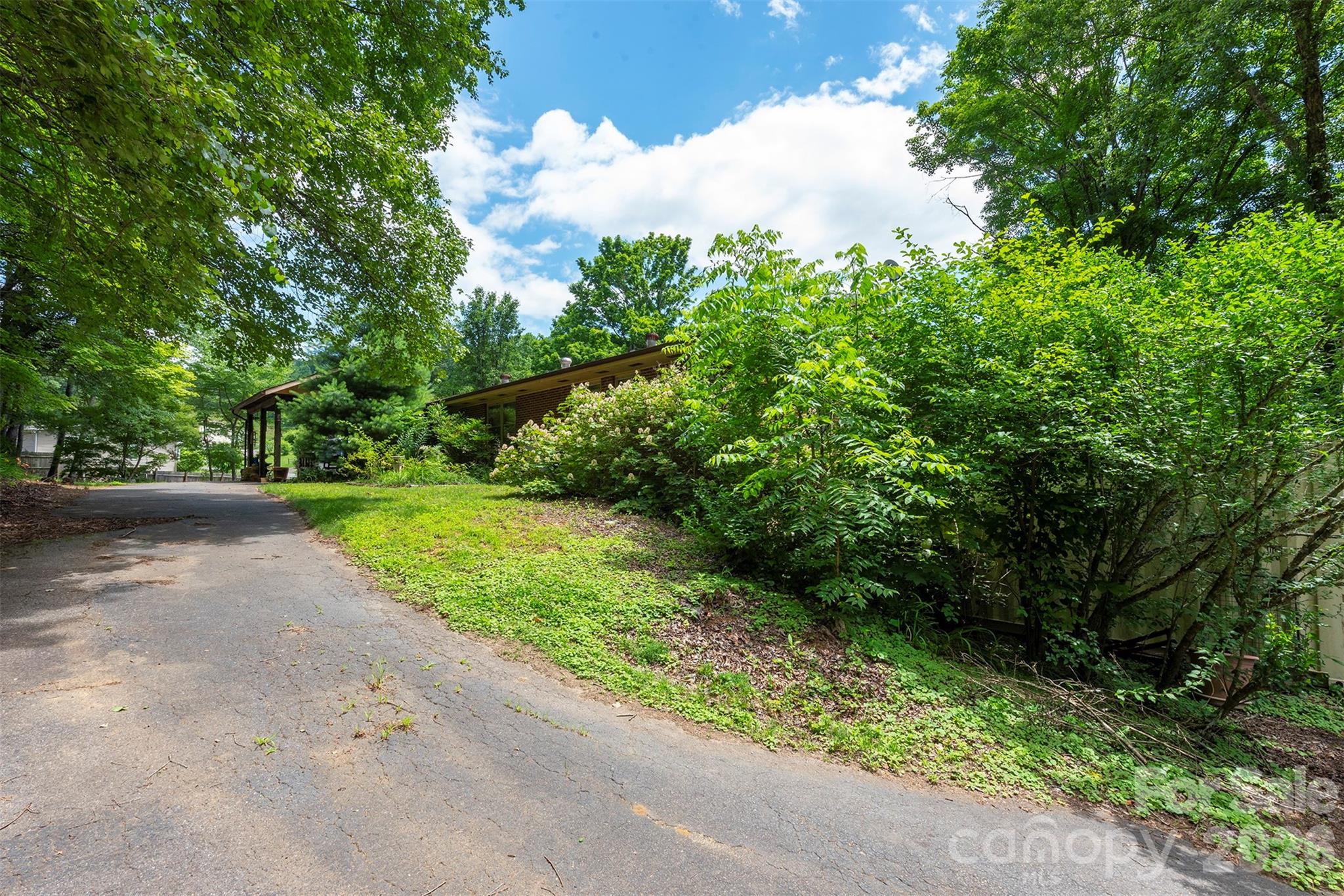 Single Family Residence at 637 Fisher Lane, Marshall, photo 6 of 28