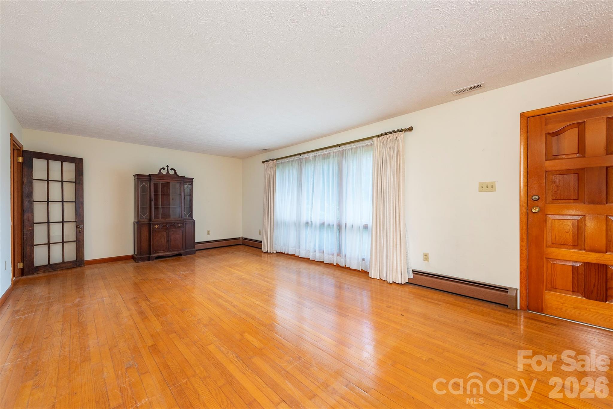 Single Family Residence at 637 Fisher Lane, Marshall, photo 9 of 28