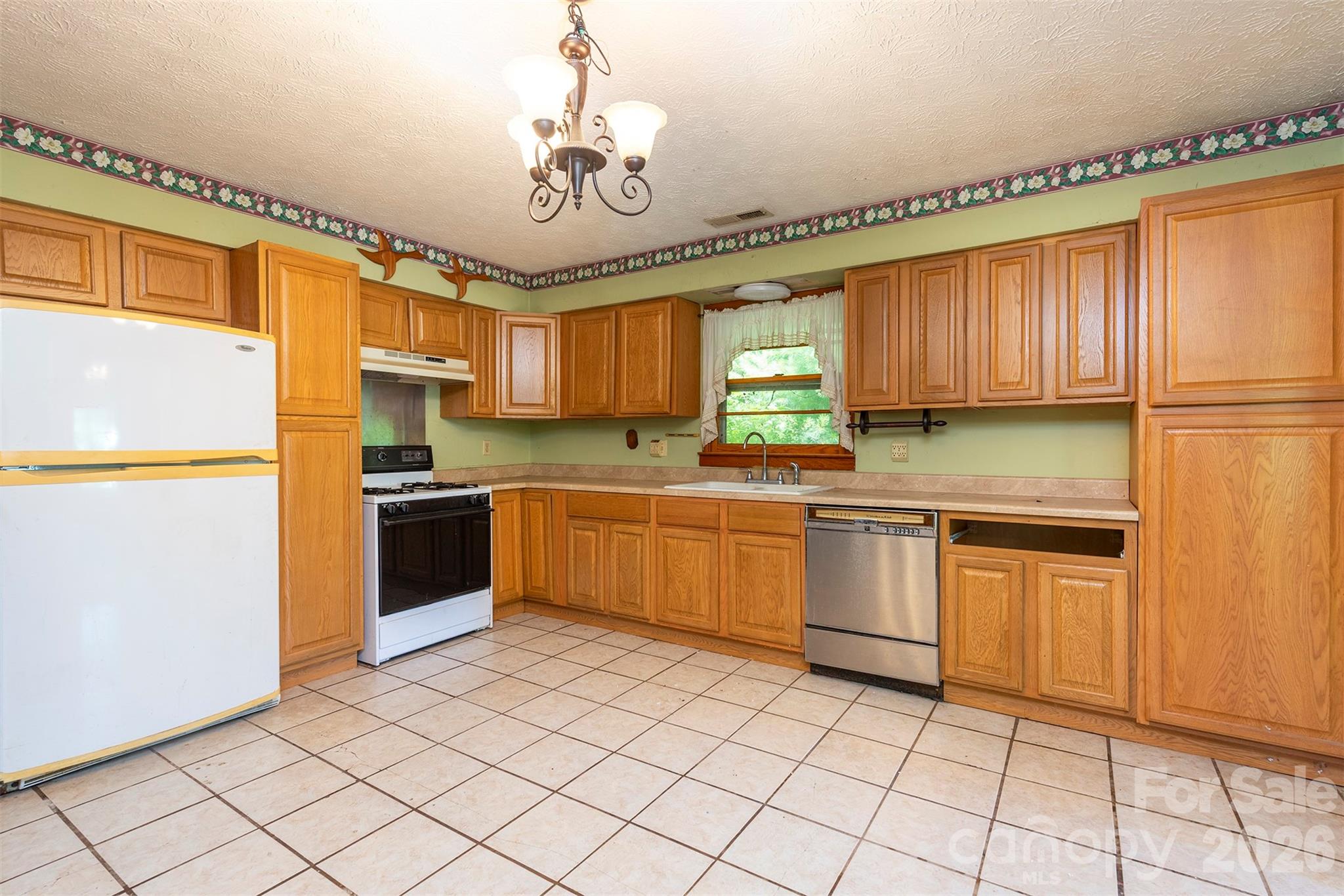 Single Family Residence at 637 Fisher Lane, Marshall, photo 12 of 28