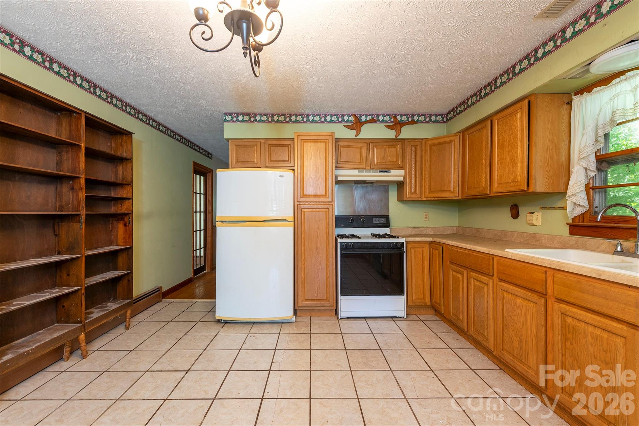 Single Family Residence at 637 Fisher Lane, Marshall, photo 13 of 28