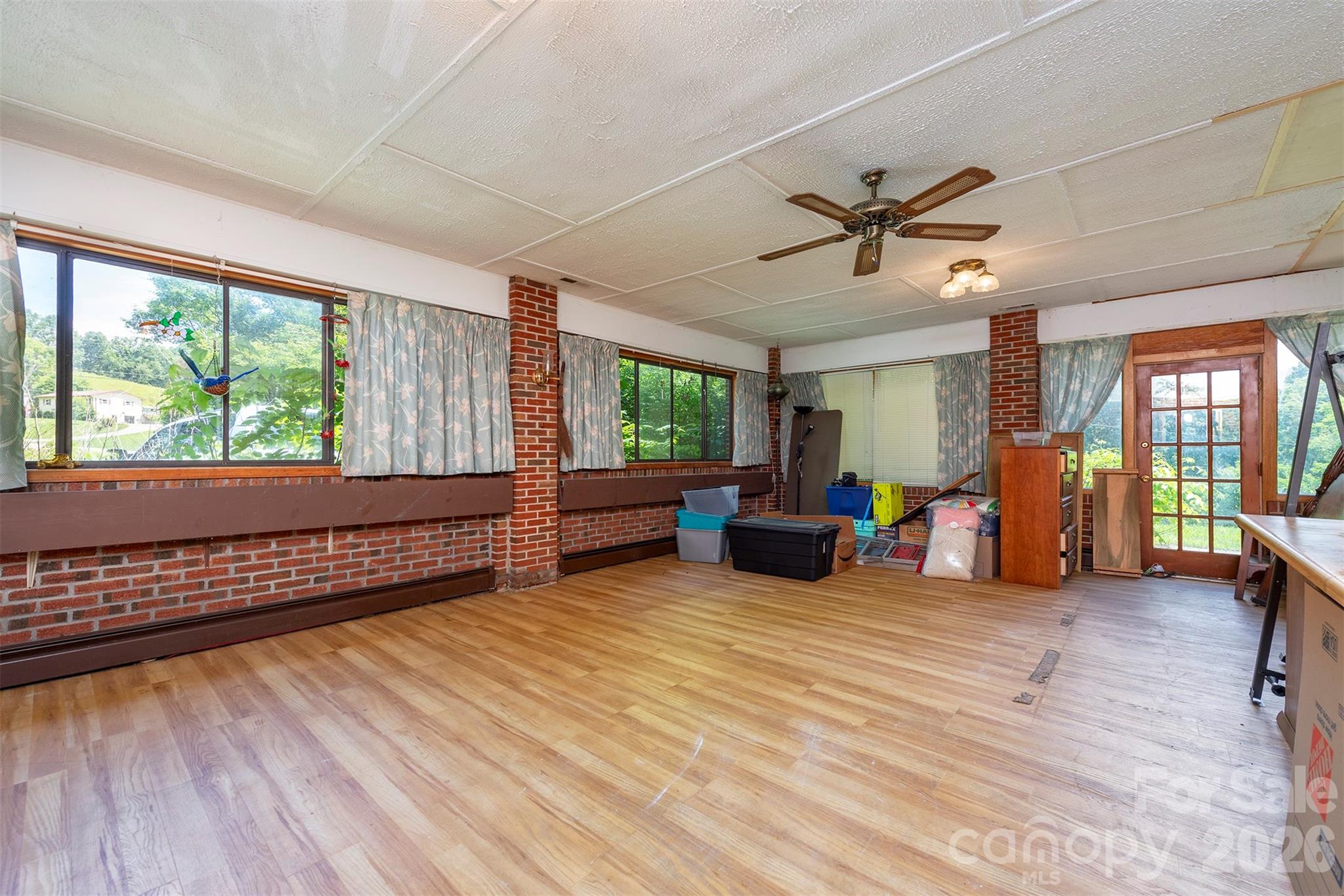 Single Family Residence at 637 Fisher Lane, Marshall, photo 15 of 28