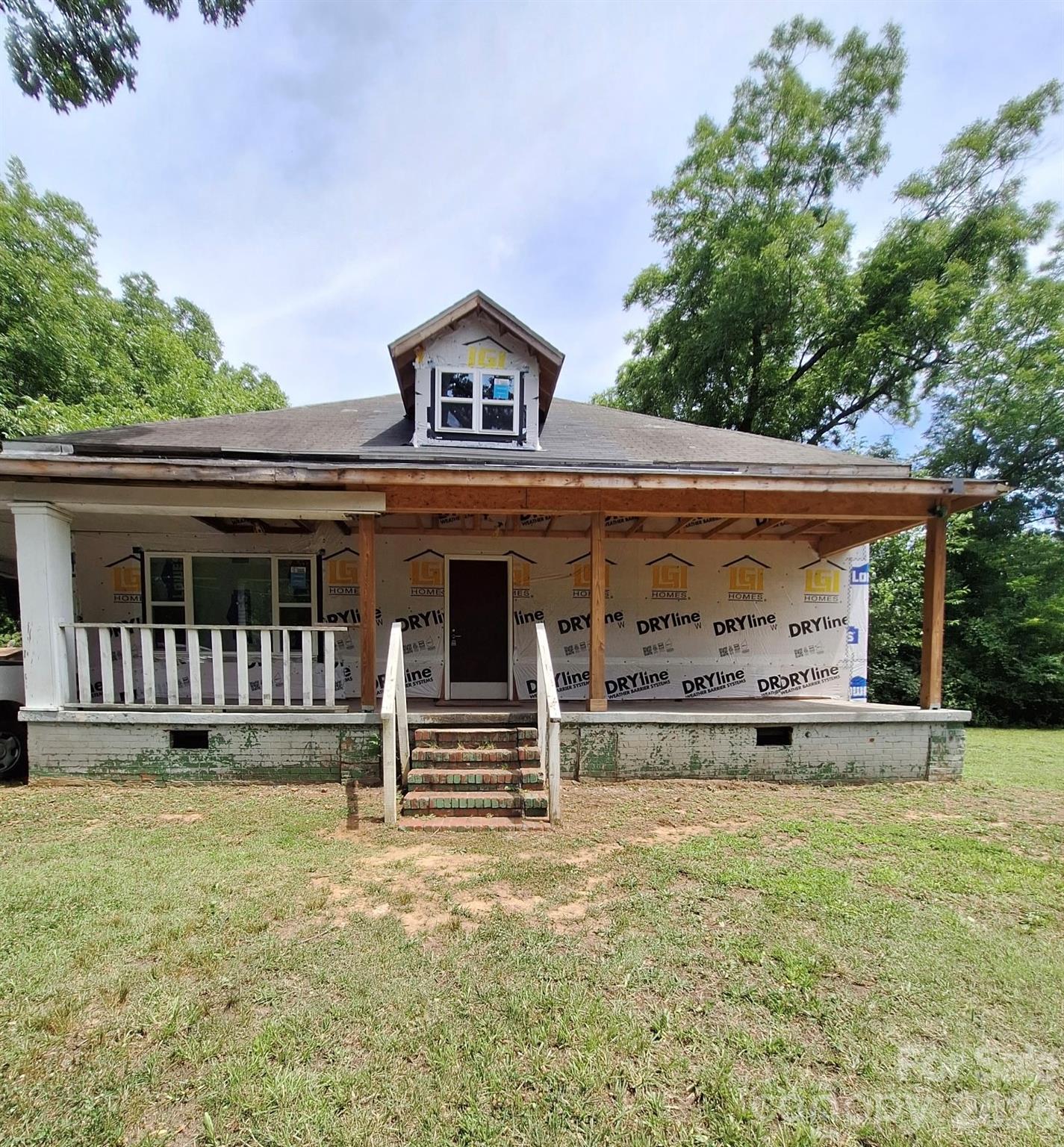 Single Family Residence at 687 Parkway Drive, Chester, photo 2 of 8