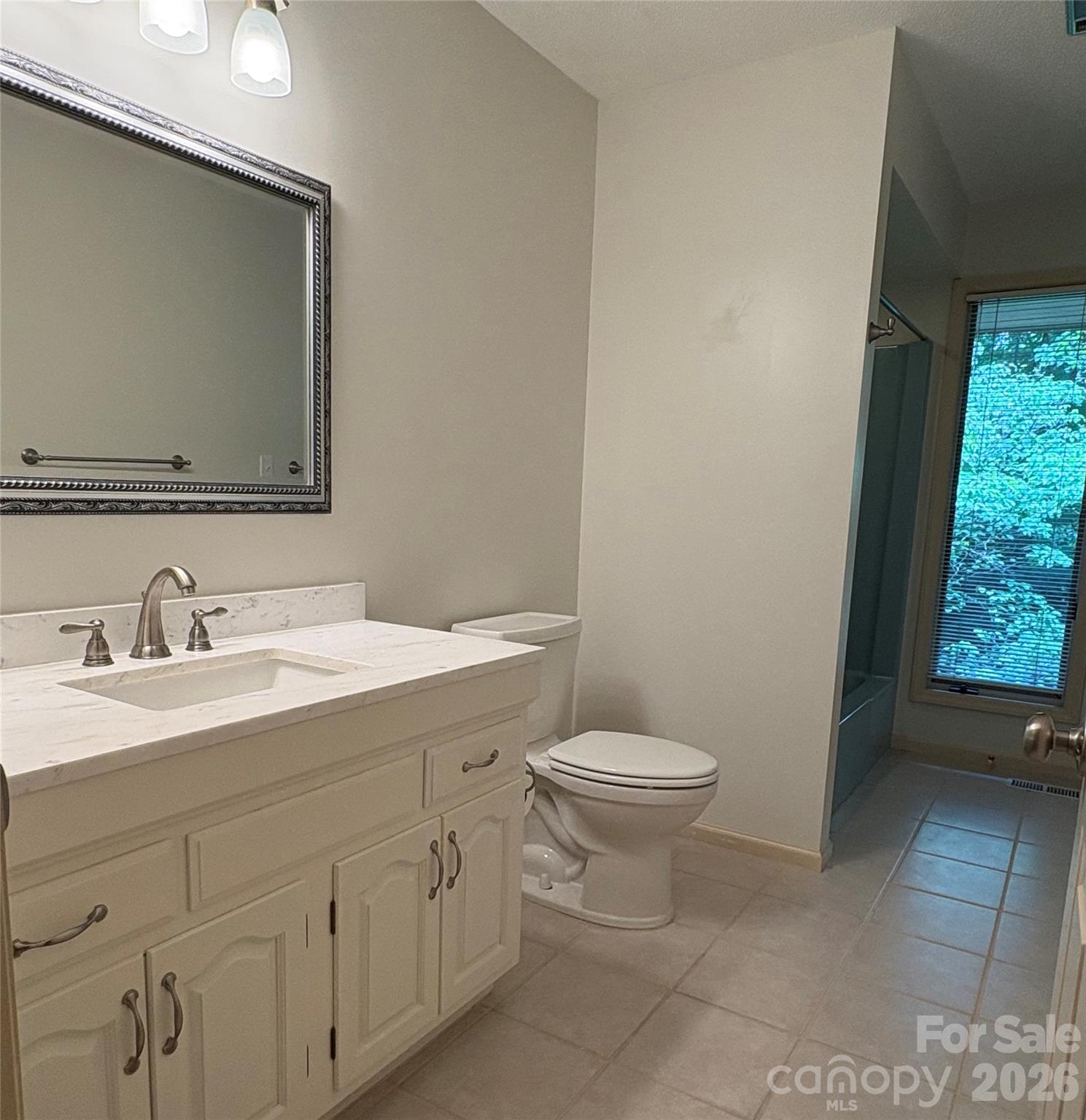 Guest Bedroom en suite full bath - 115 Woodhaven Drive, Hendersonville