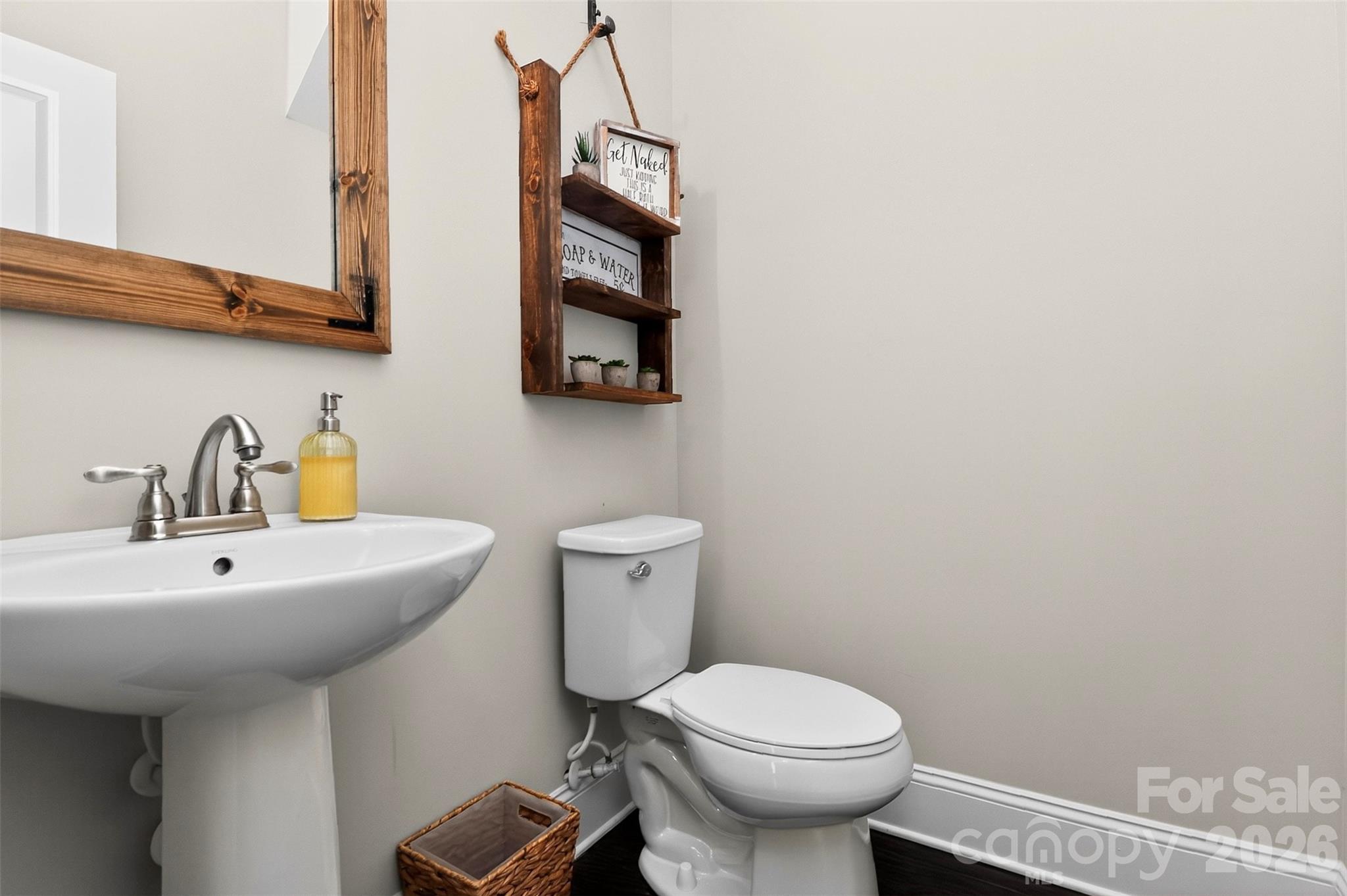 Powder Room - 115 Mint Avenue, Mooresville