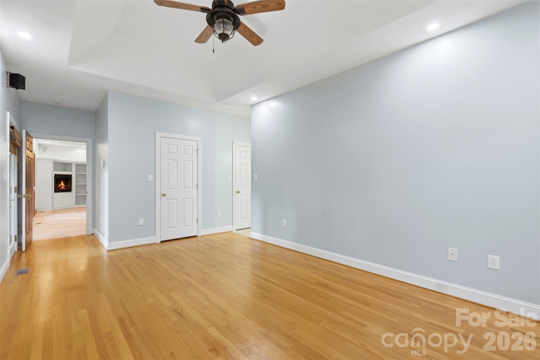 Main level primary suite with deck access - 4639 Harbor View Terrace, Morganton