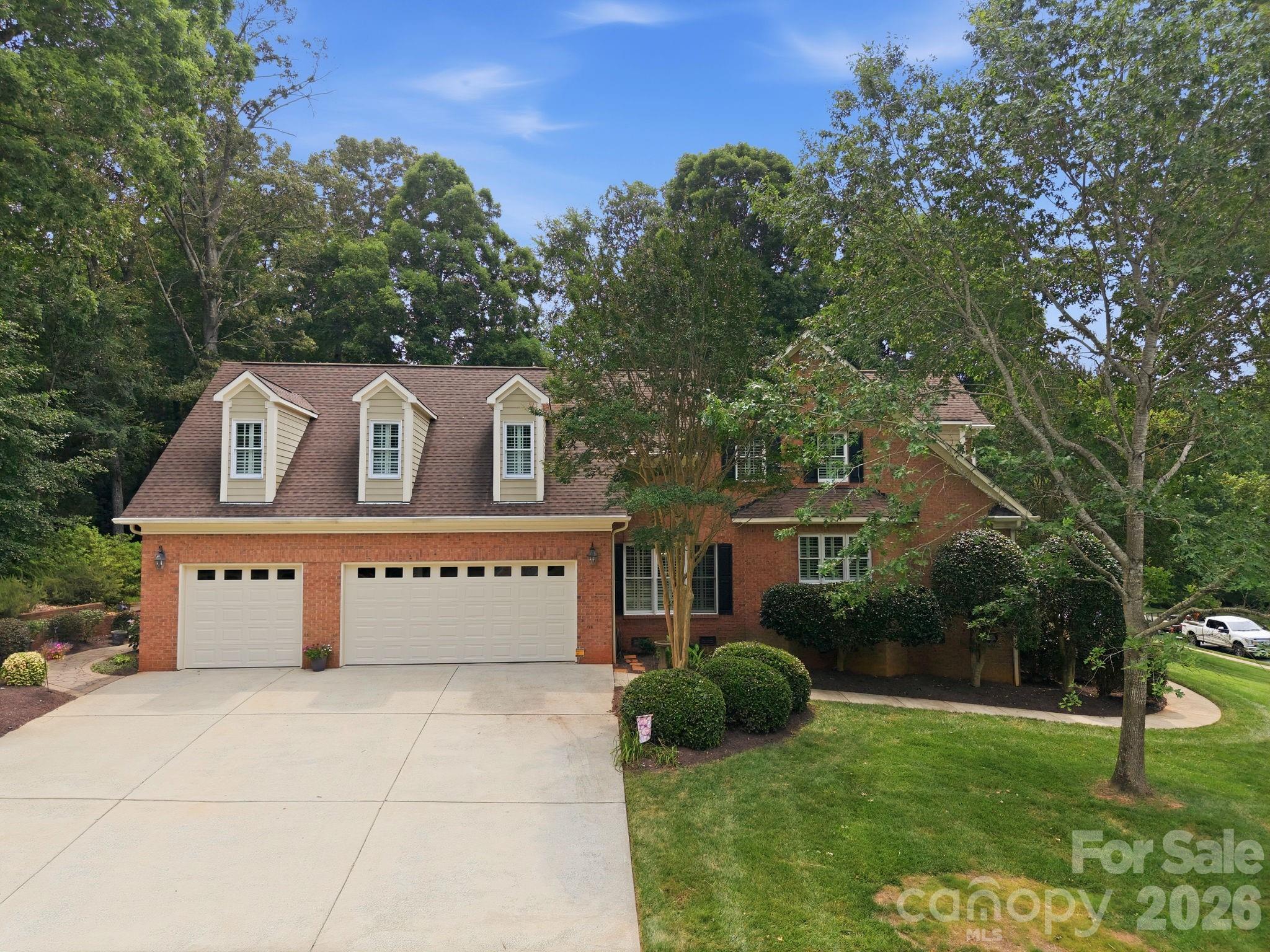 Side load 3 car garage with access to back patio - 1016 Firethorne Club Drive, Waxhaw