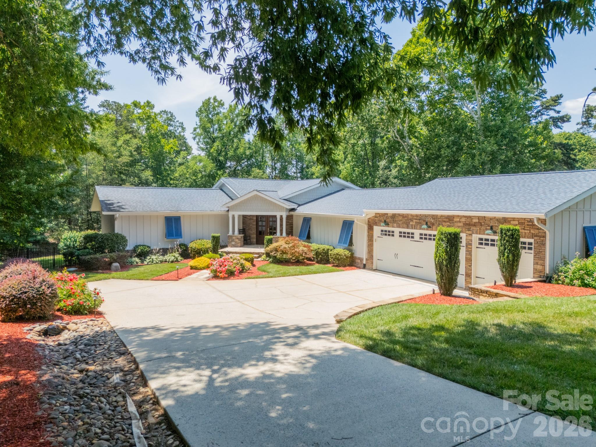 Single Family Residence at 19533 Bustle Road, Cornelius, photo 2 of 44