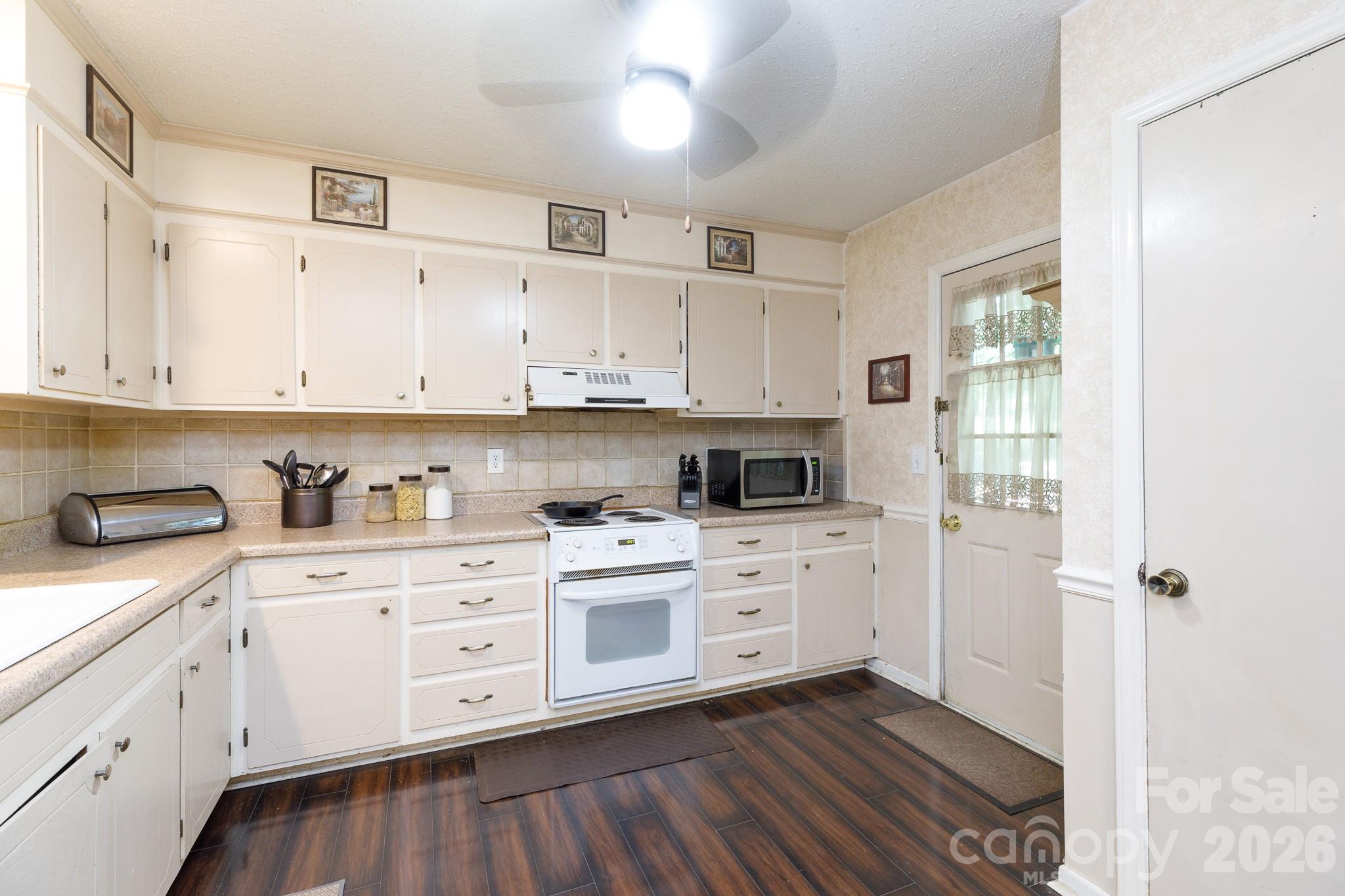 Single Family Residence at 3319 Kingsfield Road, Rock Hill, photo 13 of 36