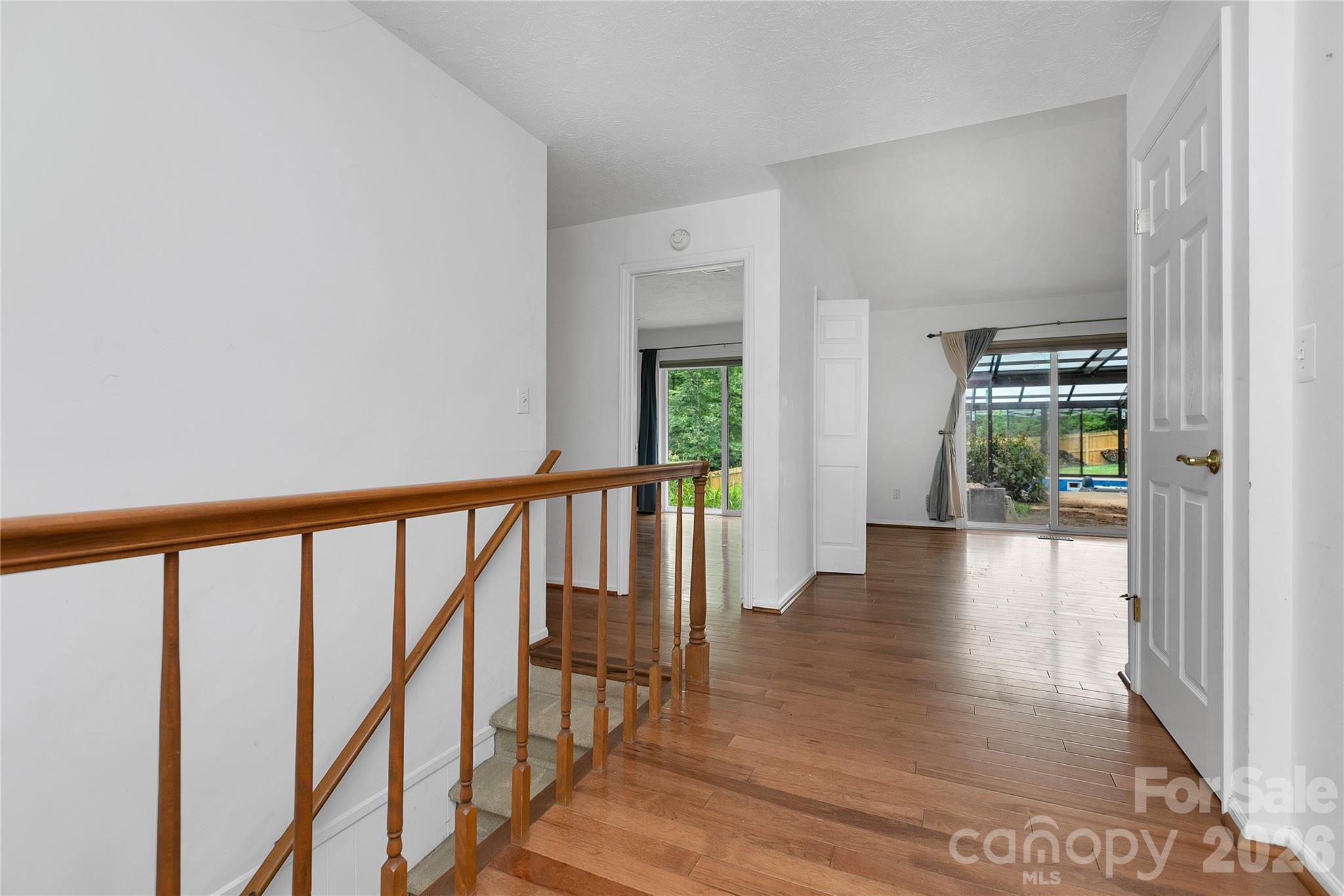 Single Family Residence at 138 Surry Lane, Hendersonville, photo 2 of 36