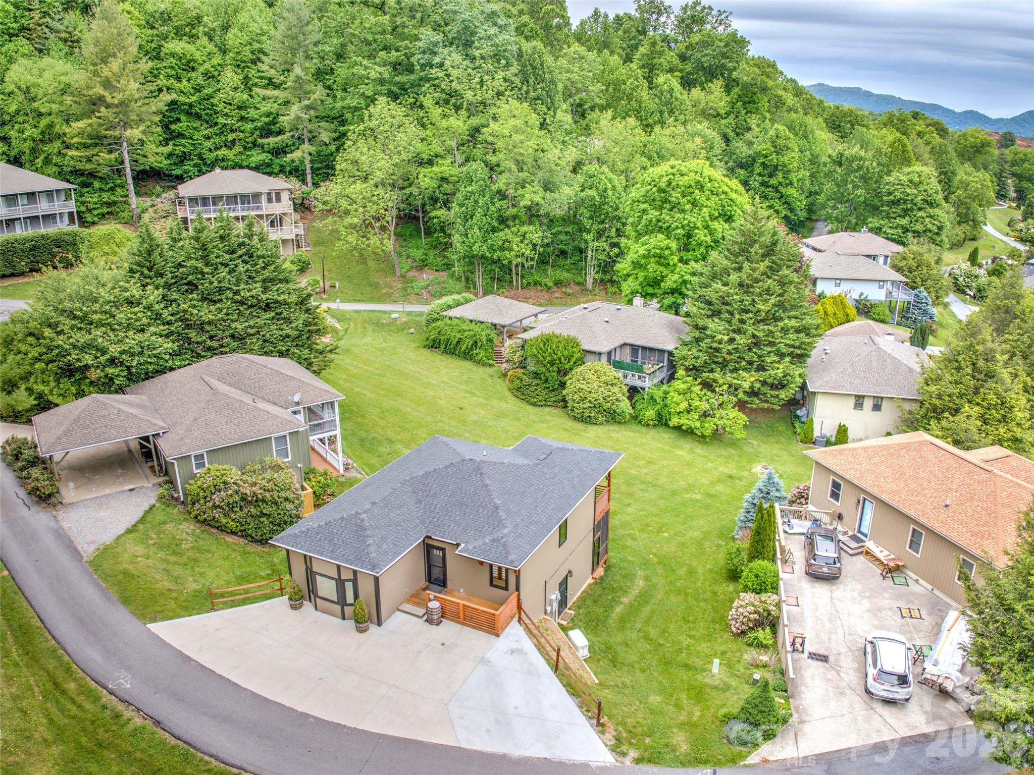 Single Family Residence at 47 Winghaven Heights, Waynesville, photo 13 of 22