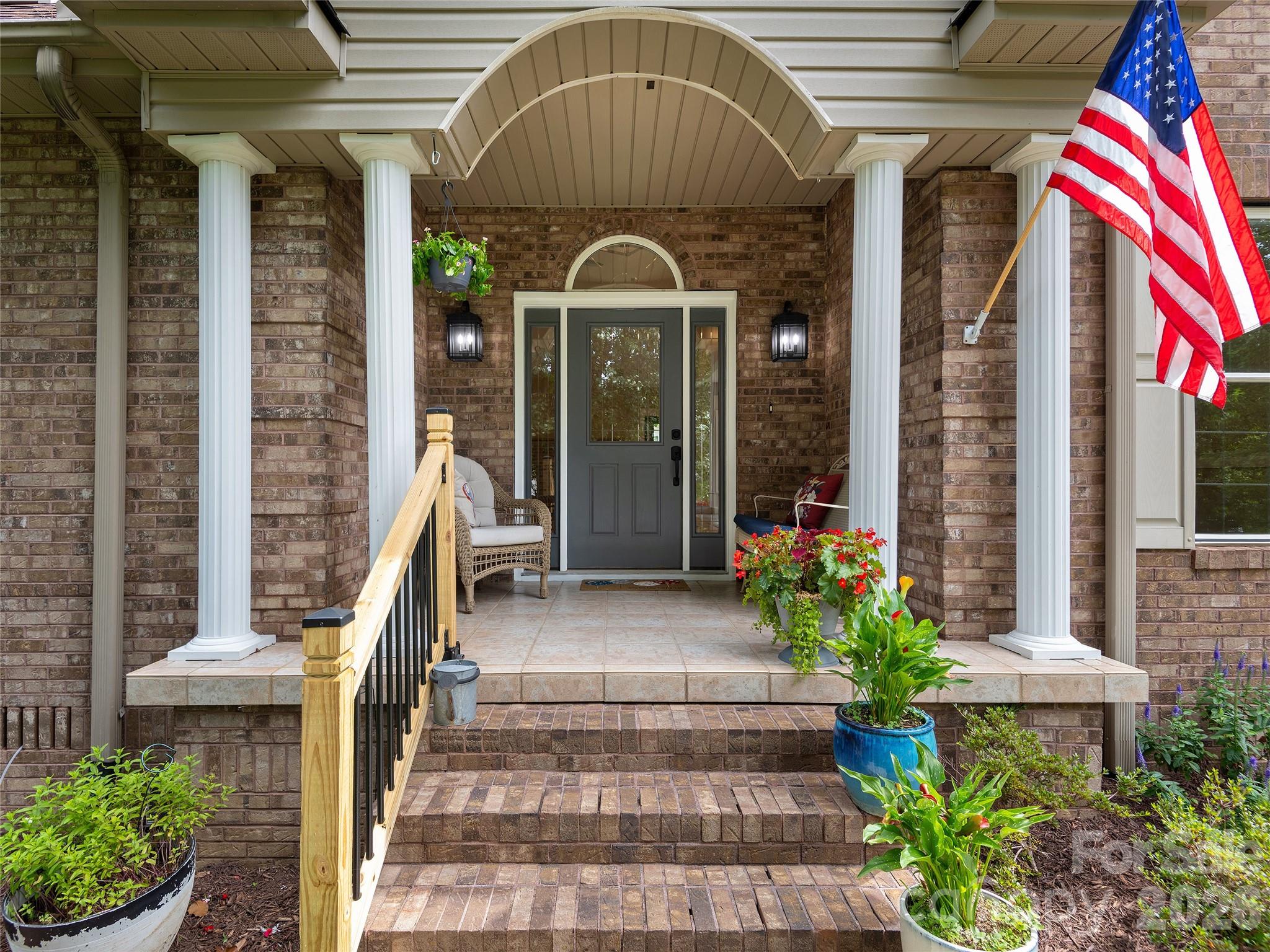 Single Family Residence at 104 Arrowood Lane, Hendersonville, photo 3 of 36