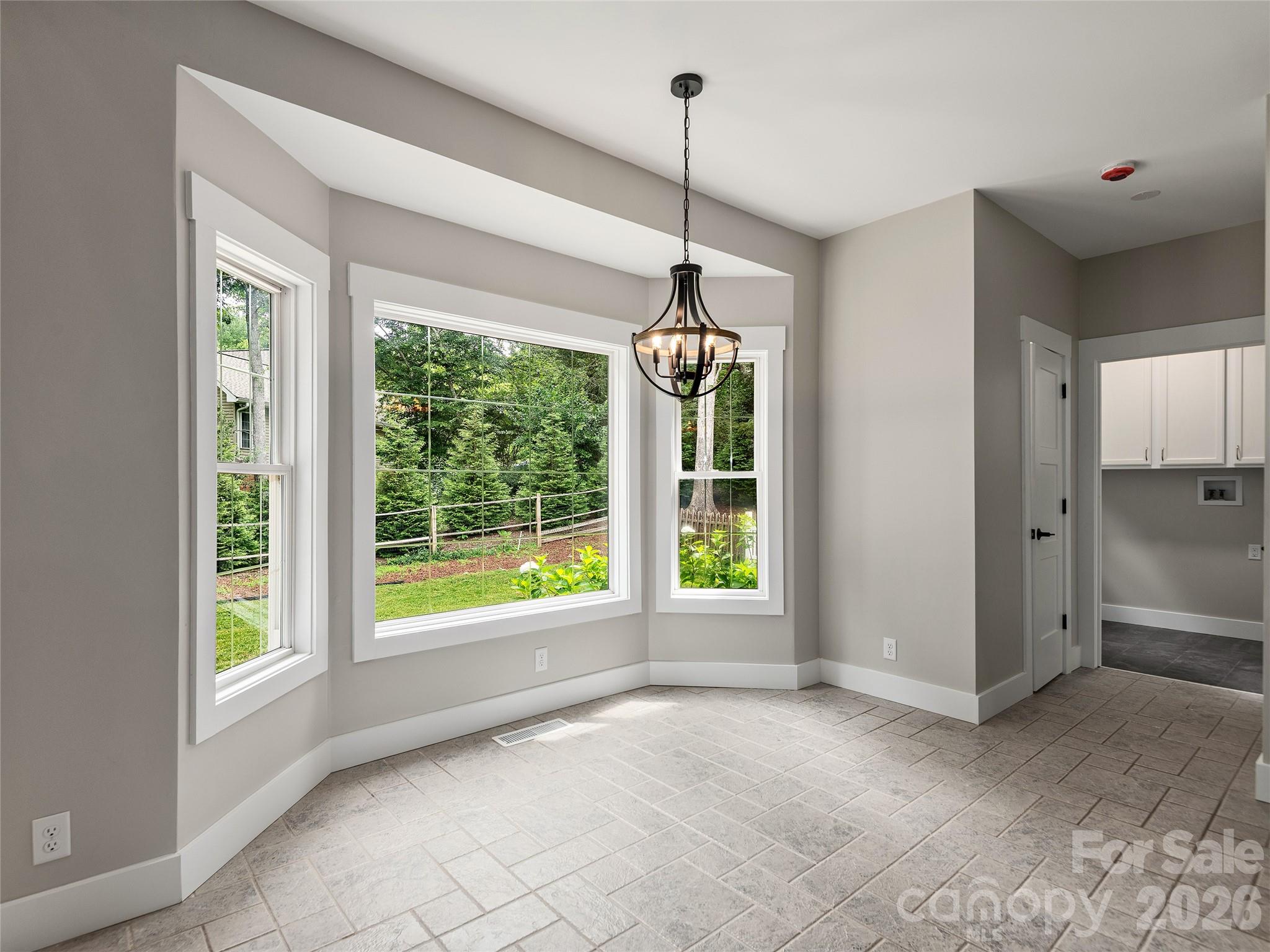 Single Family Residence at 104 Arrowood Lane, Hendersonville, photo 9 of 36