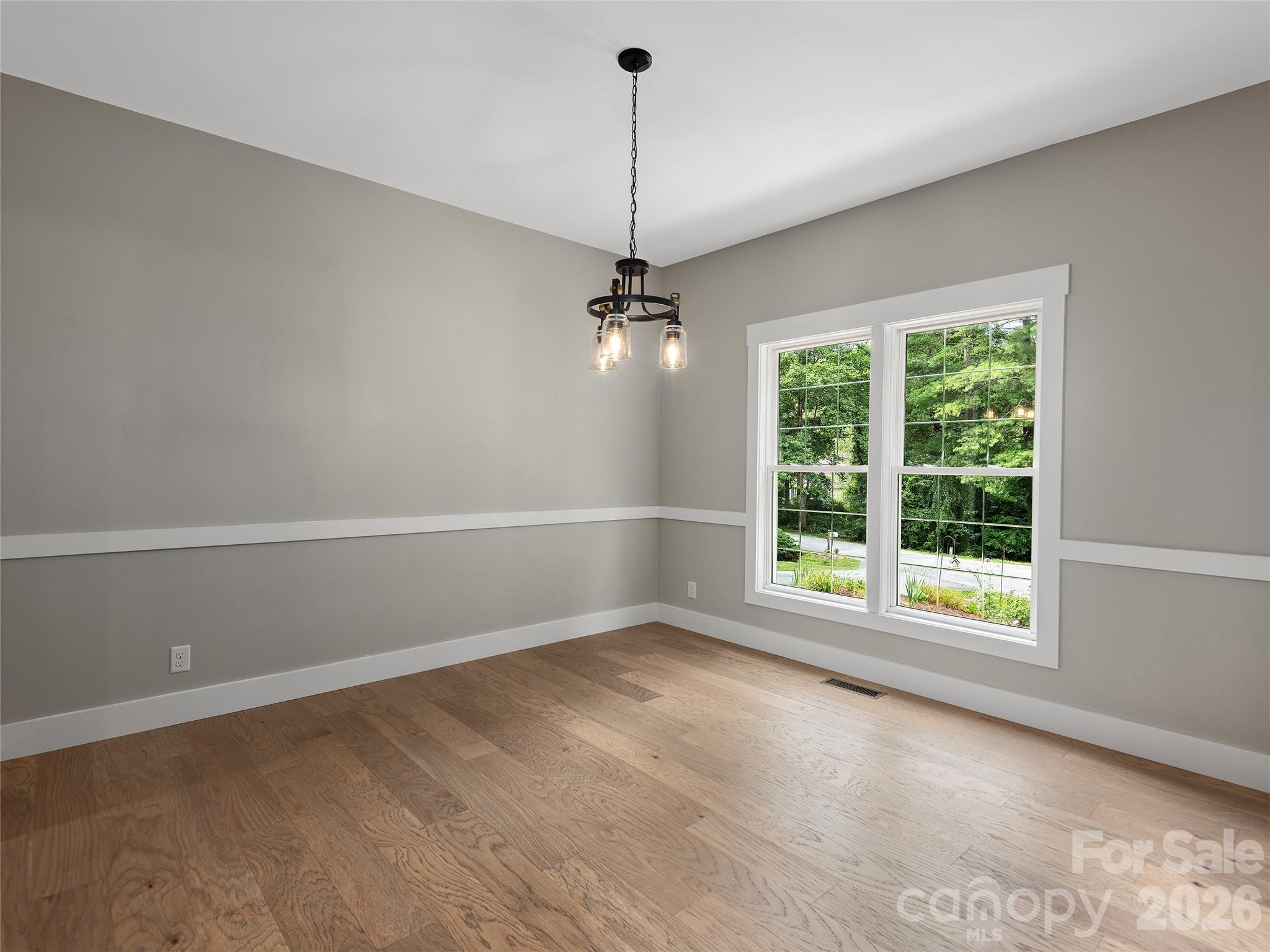 Single Family Residence at 104 Arrowood Lane, Hendersonville, photo 14 of 36