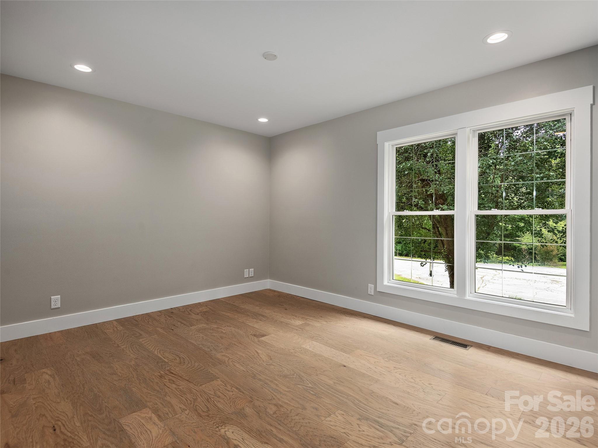 Single Family Residence at 104 Arrowood Lane, Hendersonville, photo 25 of 36