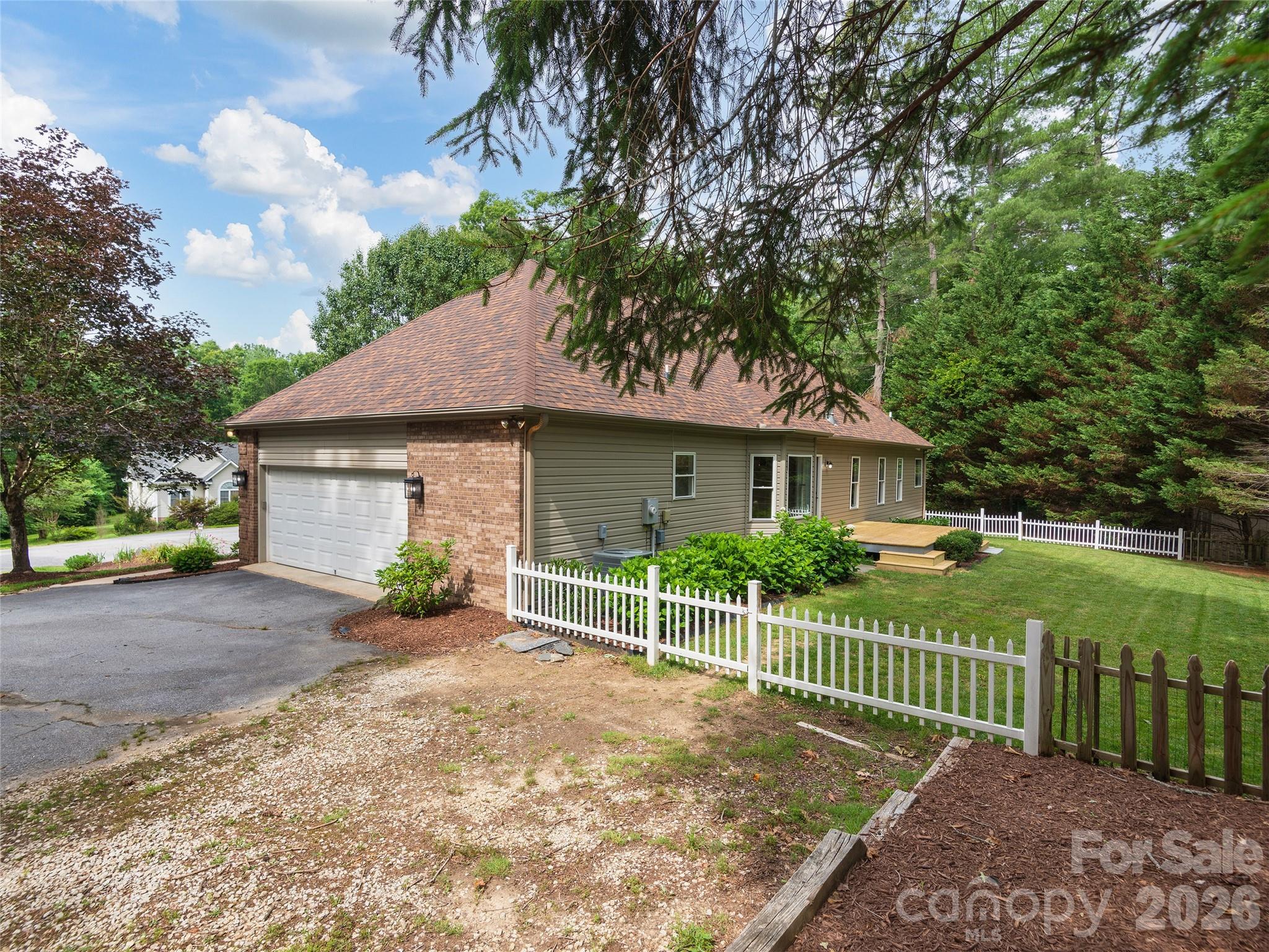 Single Family Residence at 104 Arrowood Lane, Hendersonville, photo 32 of 36