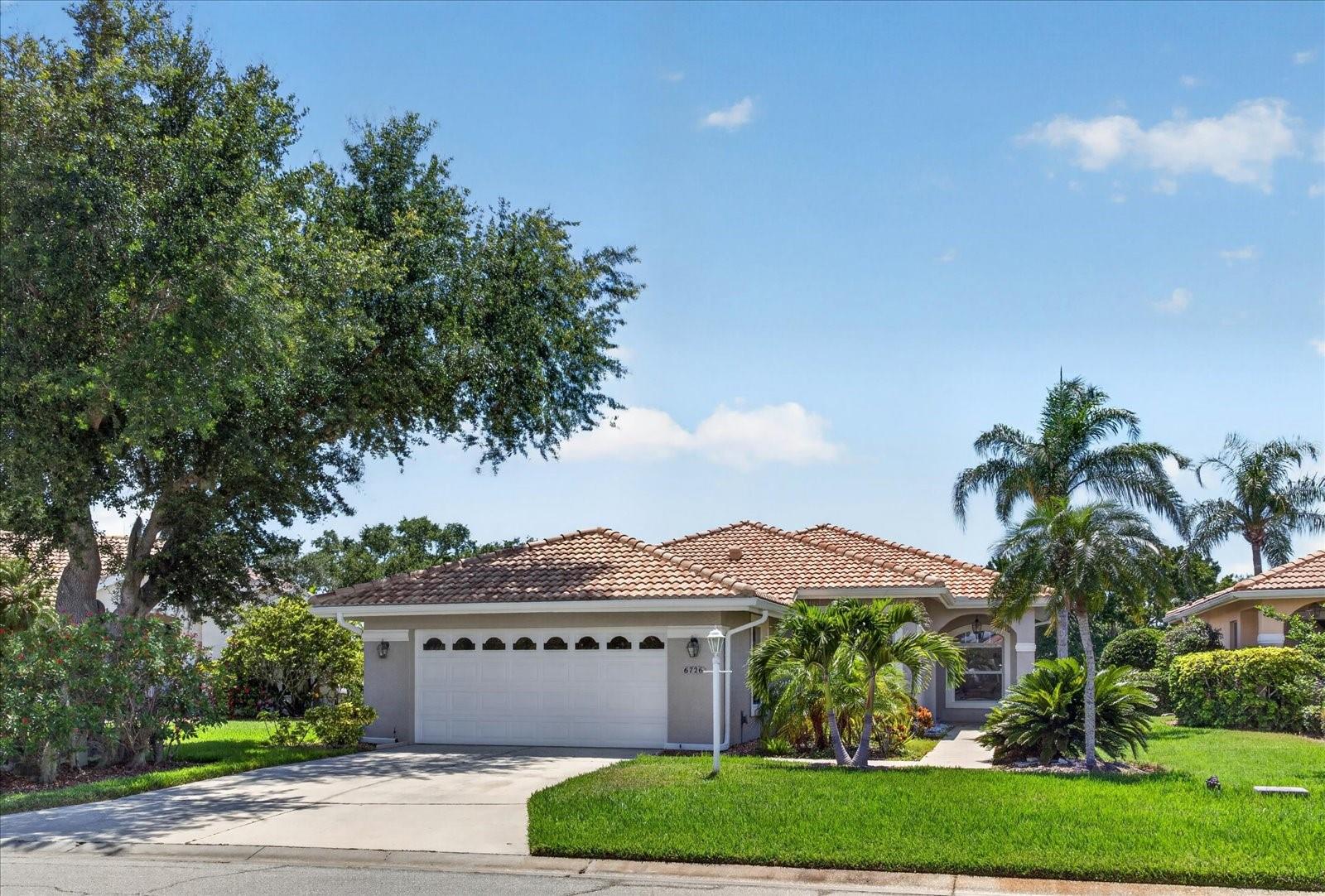 Single Family Residence at 6726 HICKORY HAMMOCK CIR, BRADENTON, photo 2 of 77