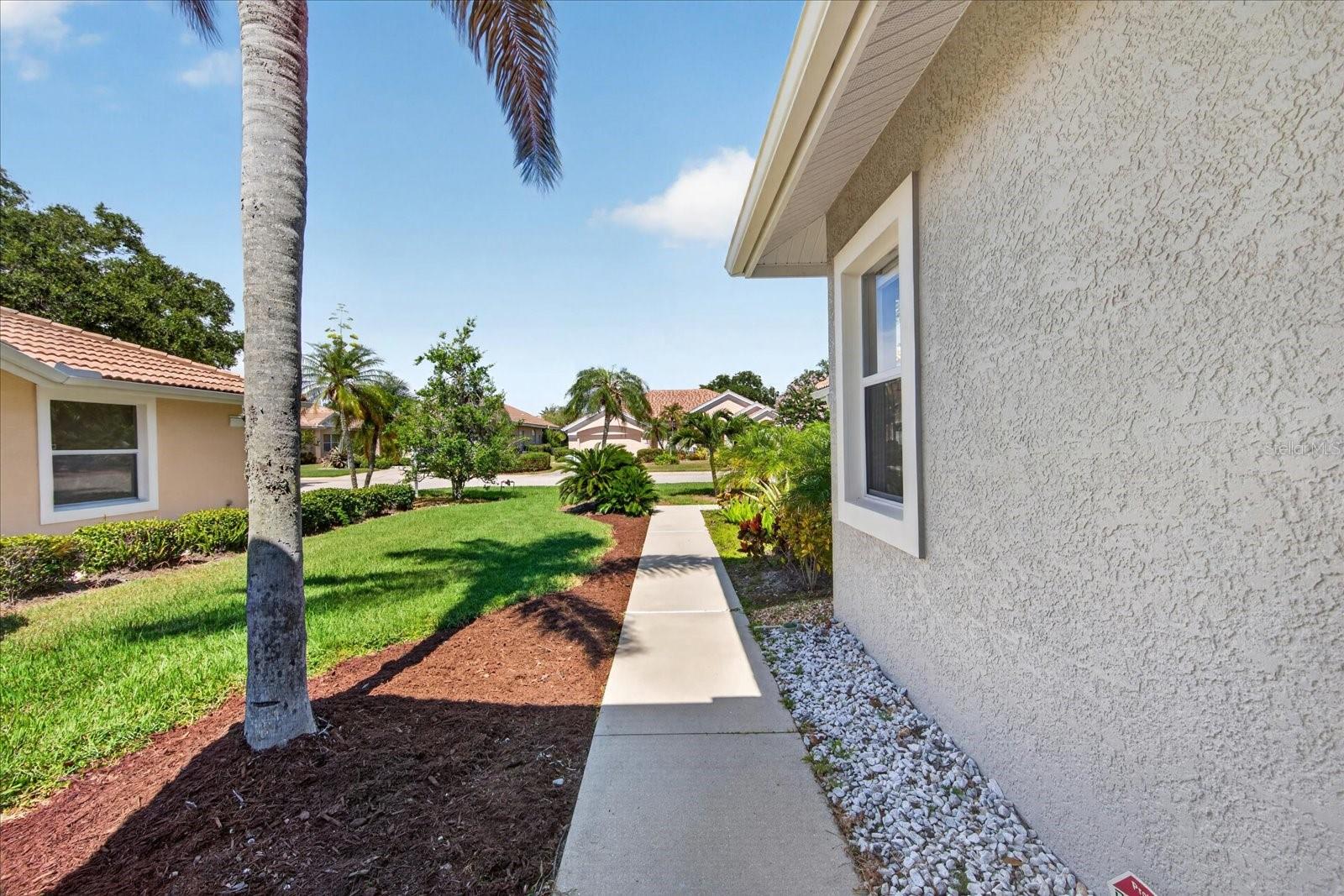 Single Family Residence at 6726 HICKORY HAMMOCK CIR, BRADENTON, photo 7 of 77