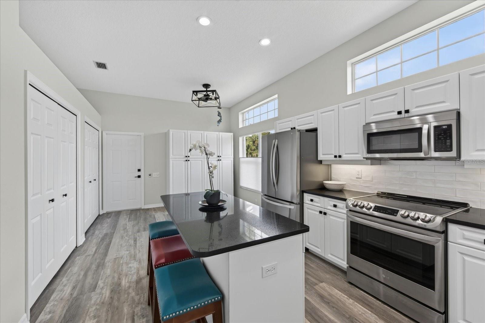 Single Family Residence at 6726 HICKORY HAMMOCK CIR, BRADENTON, photo 20 of 77