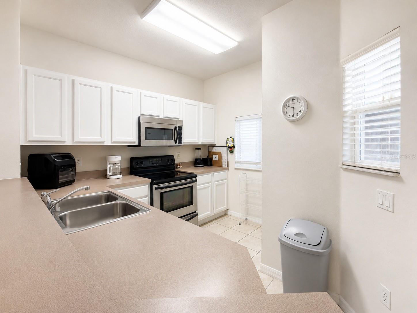 Townhouse at 4558 ADA LN, KISSIMMEE, photo 4 of 15