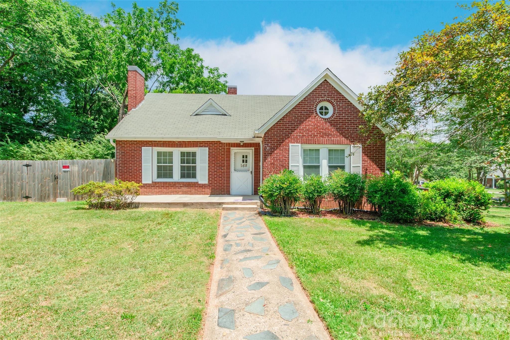 Single Family Residence at 168 Park Street, Statesville, photo 3 of 27