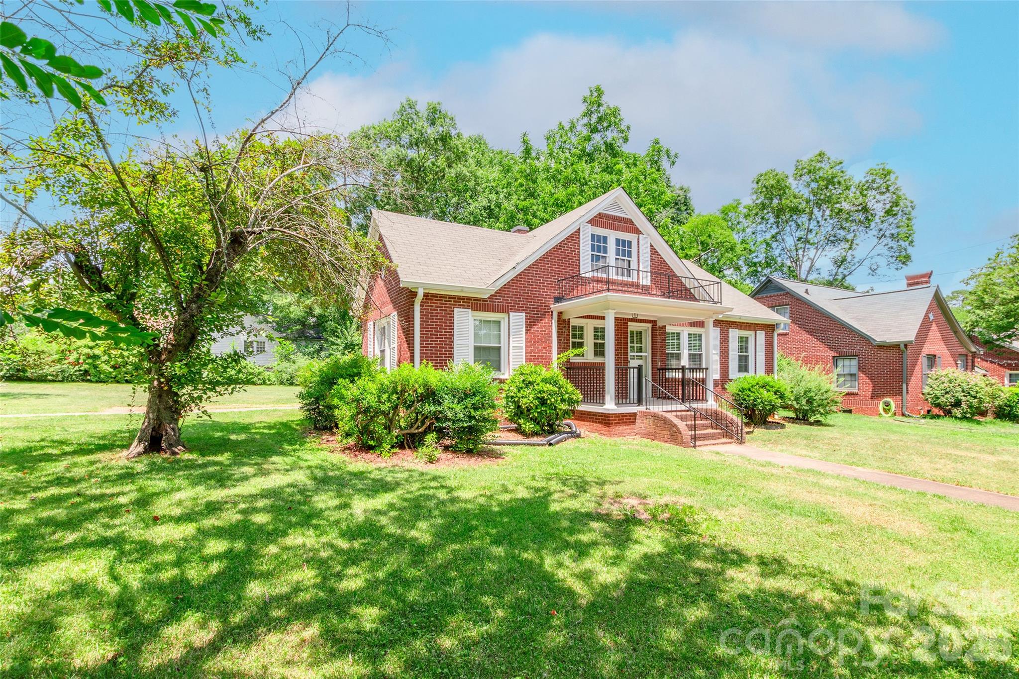 Single Family Residence at 168 Park Street, Statesville, photo 5 of 27