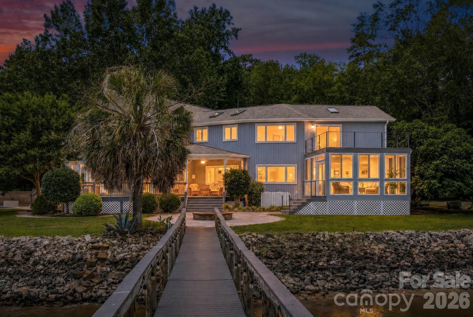 Stunning 4 bedroom Waterfront home - 4872 E Liberty Hill Road, York