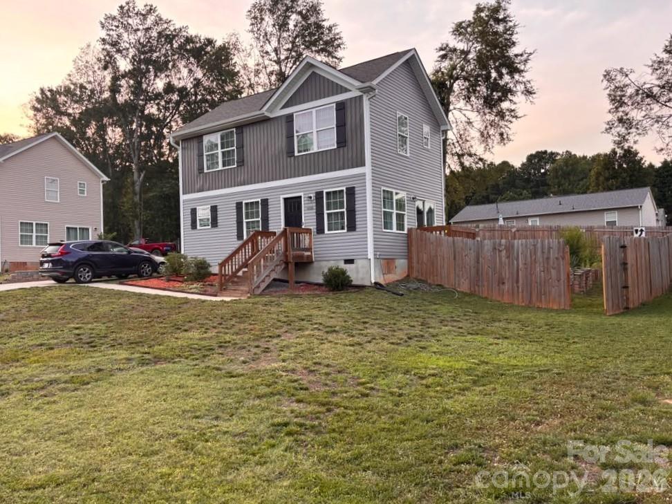 Single Family Residence at 606 E Carpenter Street, Dallas, photo 3 of 12