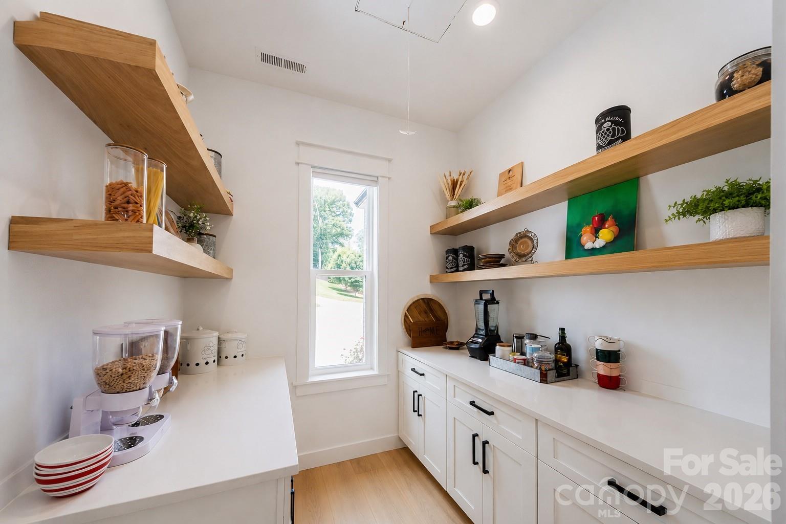Walk in Pantry - 7 Temujin Drive, Leicester