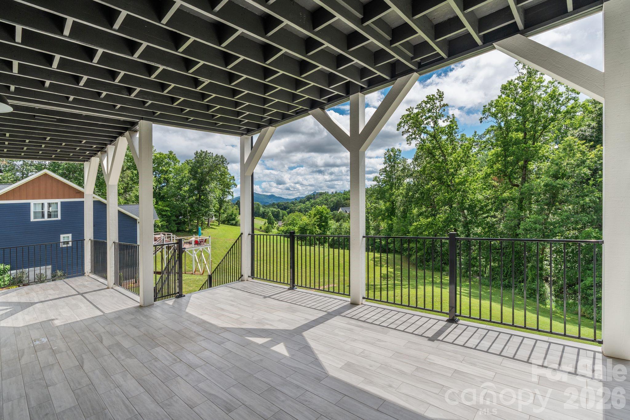 Lower Deck with Amazing Views - 7 Temujin Drive, Leicester