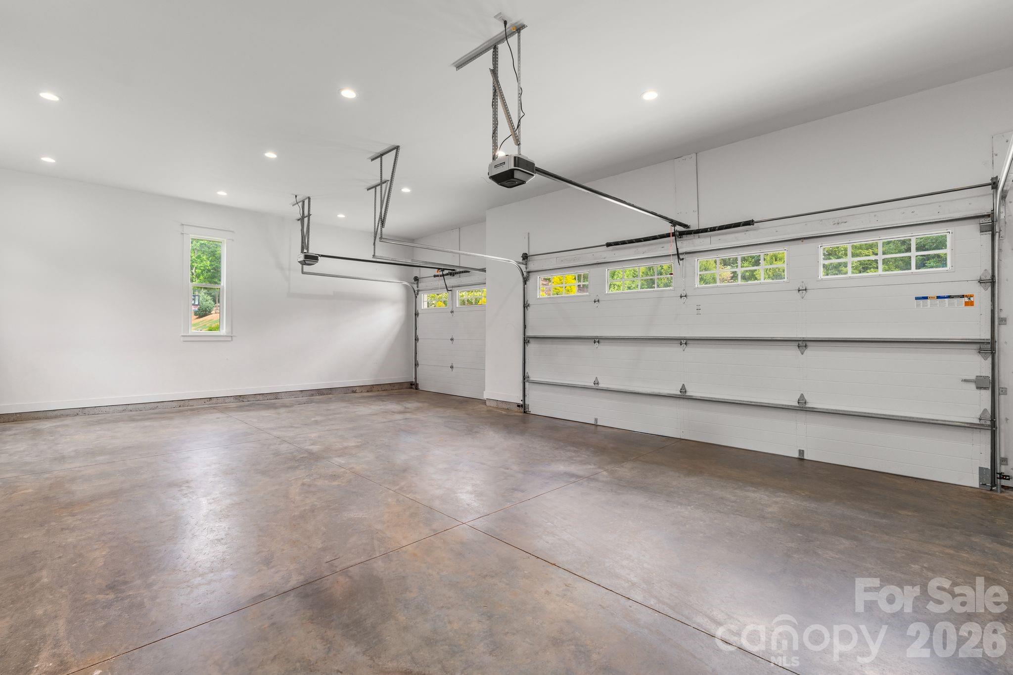 3 Car Garage/ Tesla Powerwall & Charger - 7 Temujin Drive, Leicester