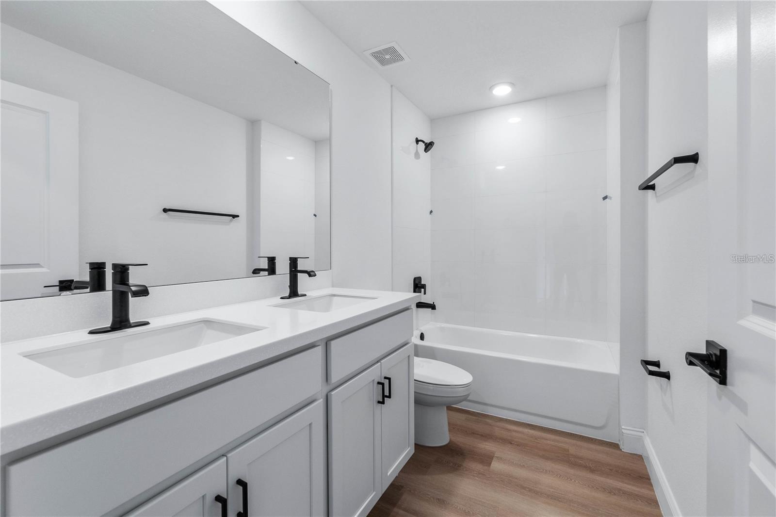 Secondary Bath - 18 FLAMINGO DR, PALM COAST