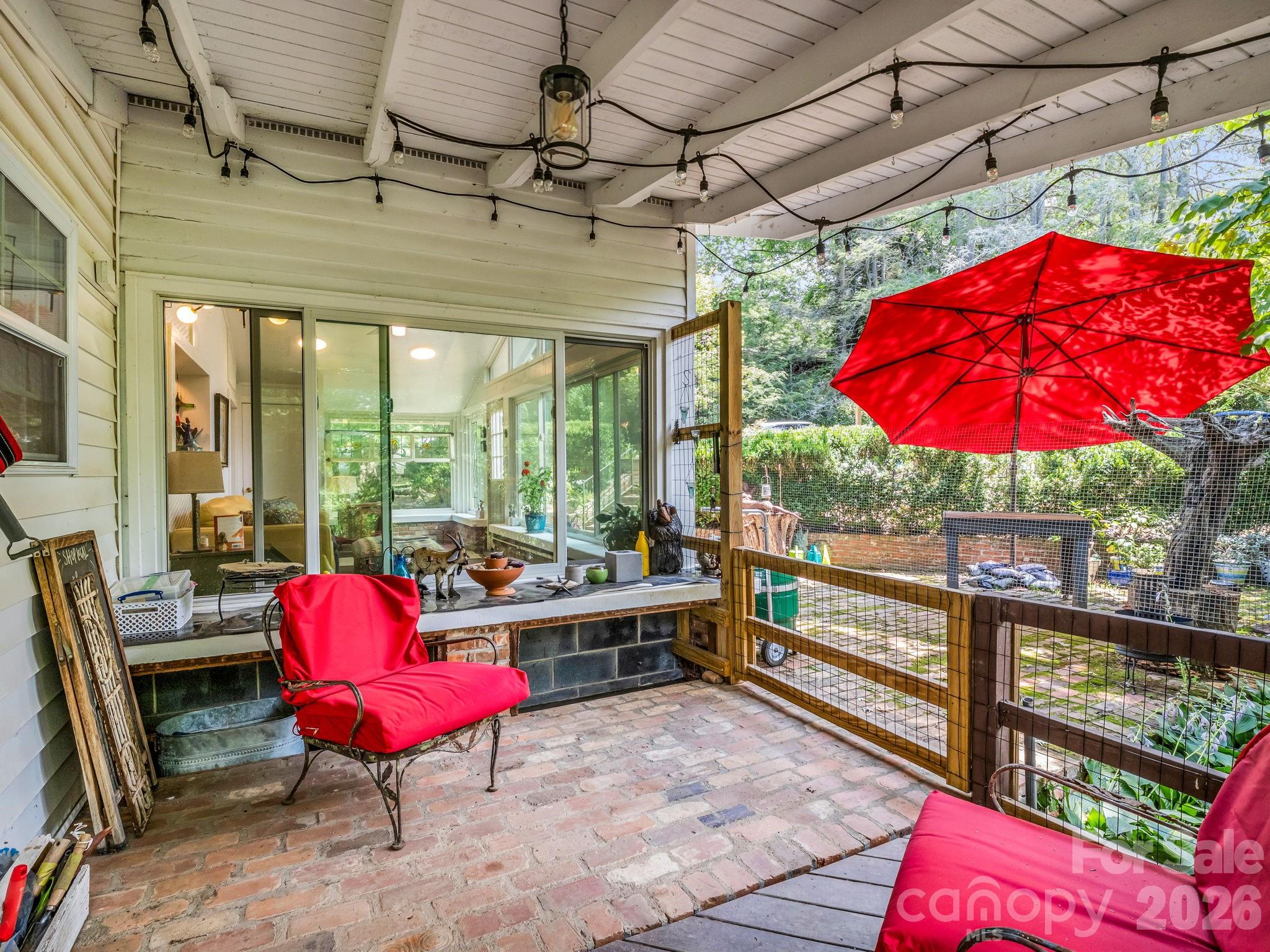 Covered Outdoor Living - 23 Sunset Drive, Black Mountain