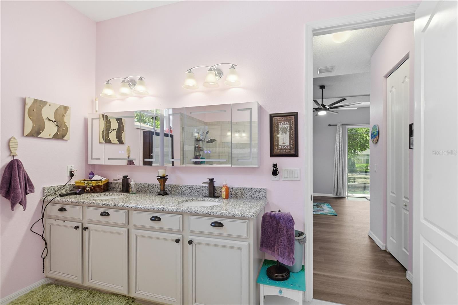 Main bath with double sinks and granite countertops. - 225 BIRCHWOOD DR, PALM COAST