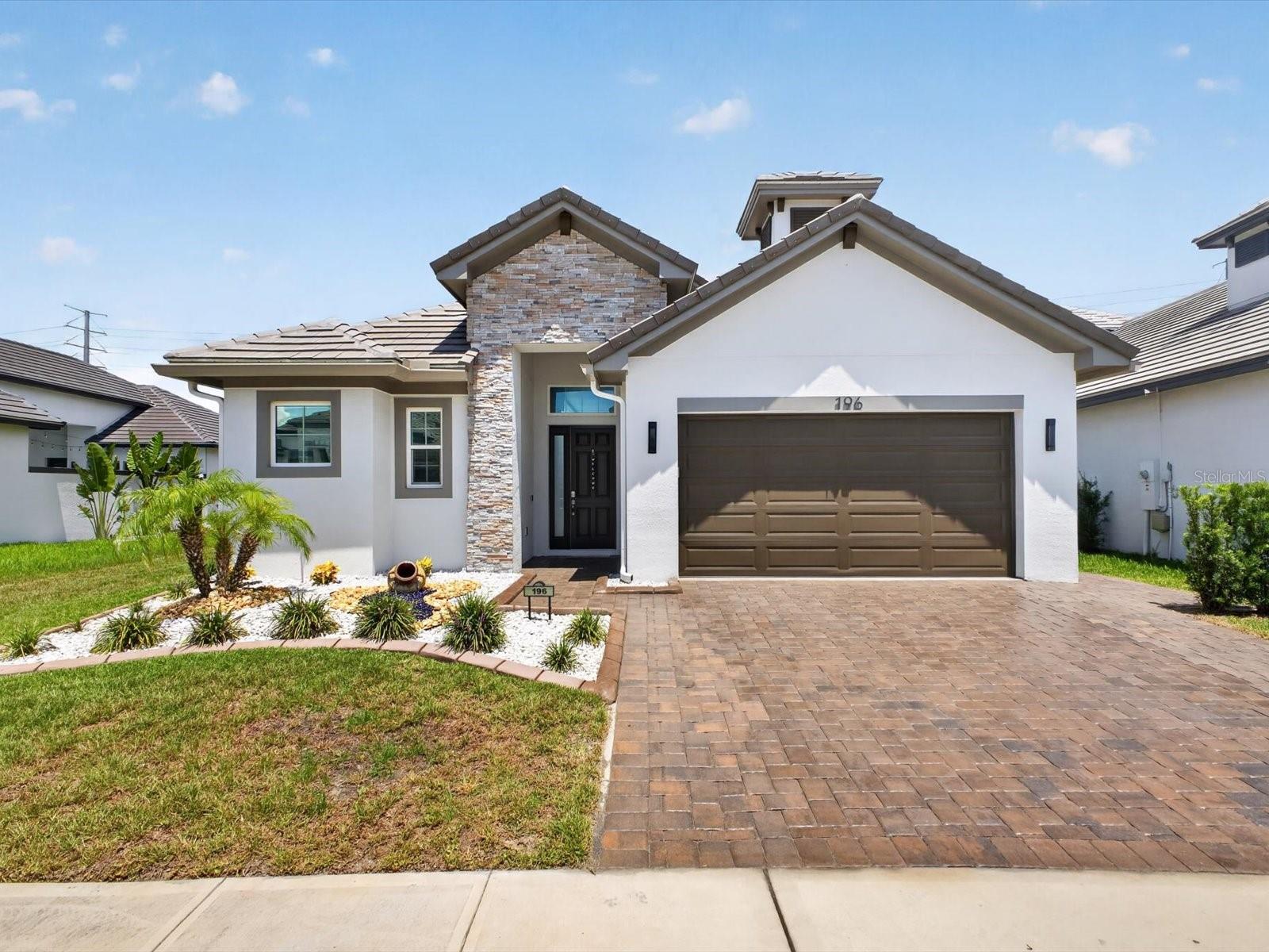 196 HAMPTON LOOP