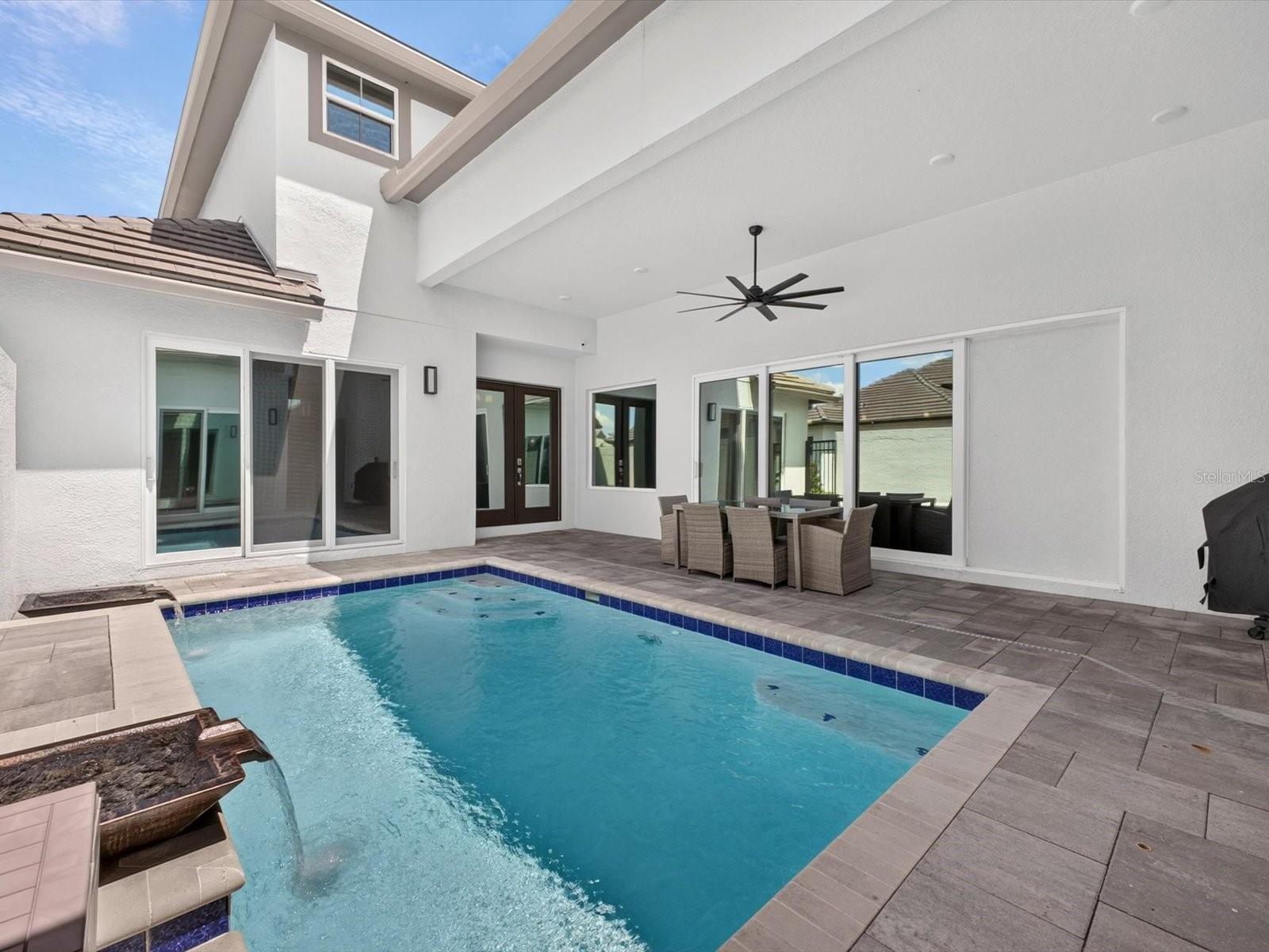Courtyard pool is the focal point - 196 HAMPTON LOOP, DAVENPORT