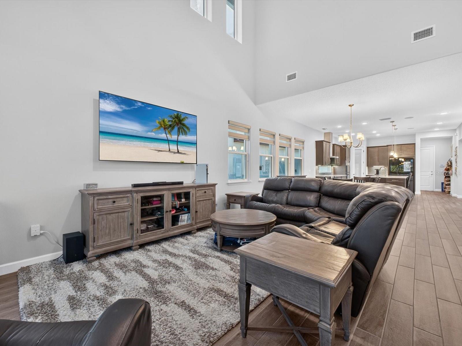 20' ceilings with so much natural light - 196 HAMPTON LOOP, DAVENPORT