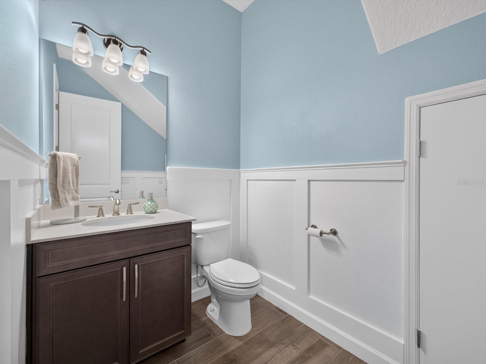 Powder room downstairs - 196 HAMPTON LOOP, DAVENPORT