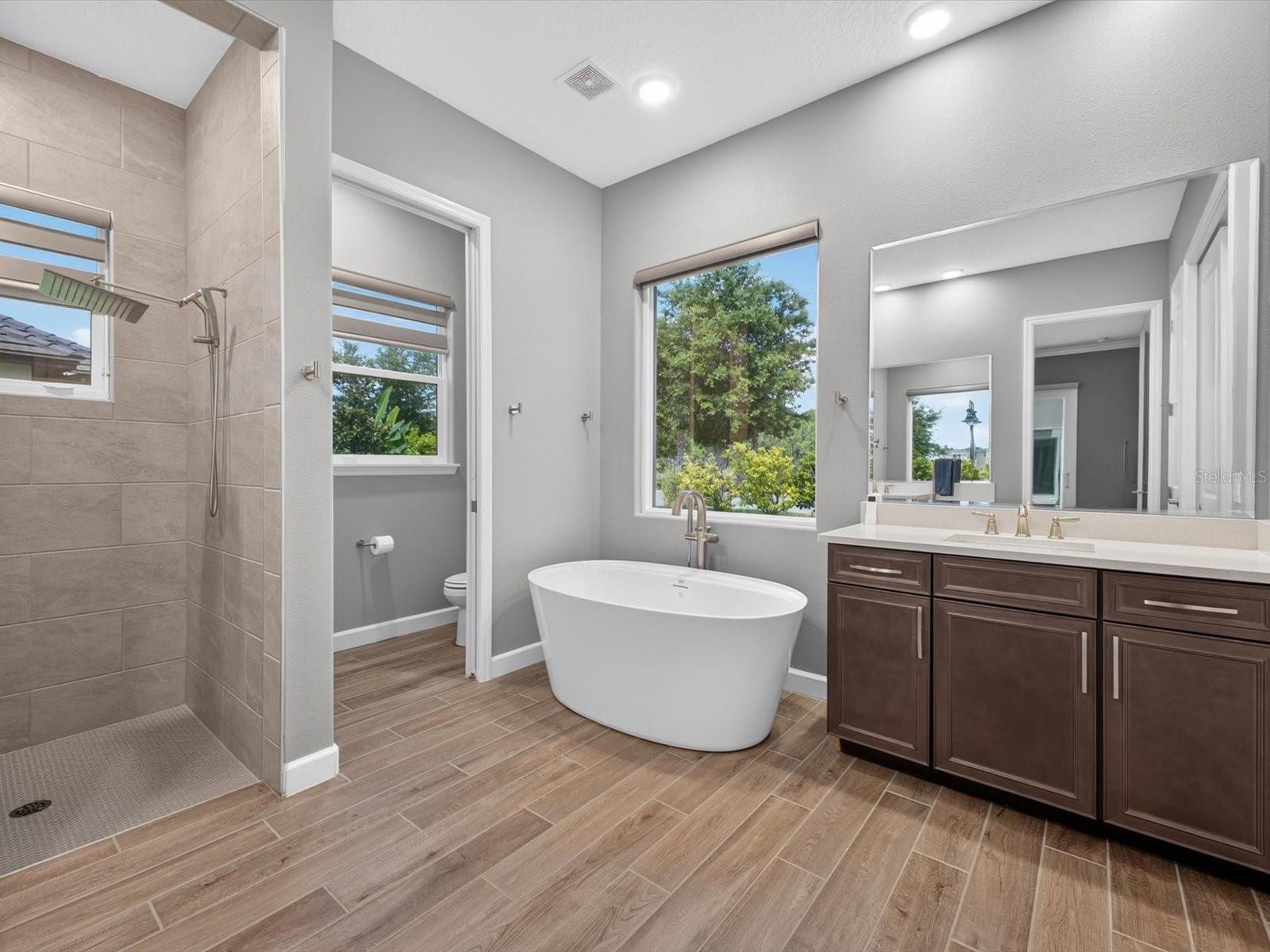 Primary suite has a luxurious bathroom - 196 HAMPTON LOOP, DAVENPORT