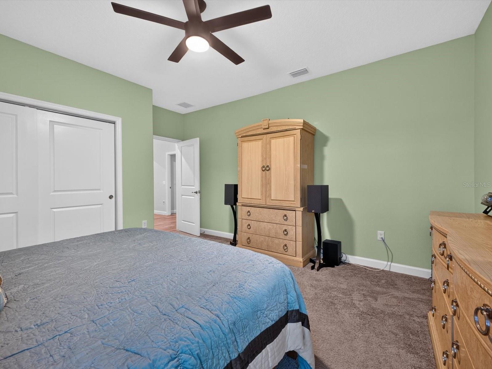Large Bedroom 2 - 196 HAMPTON LOOP, DAVENPORT