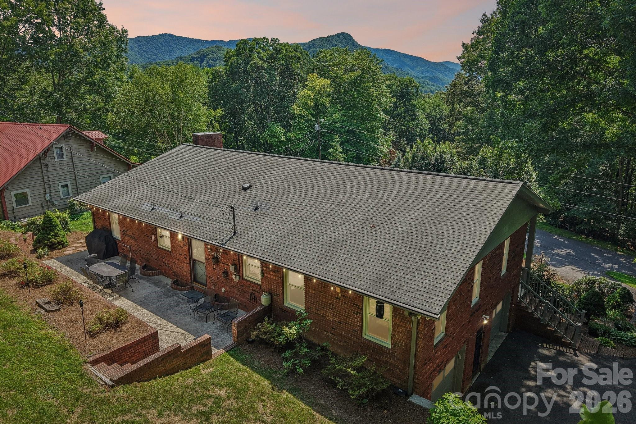 Single Family Residence at 57 Chateau Place, Waynesville, photo 7 of 48
